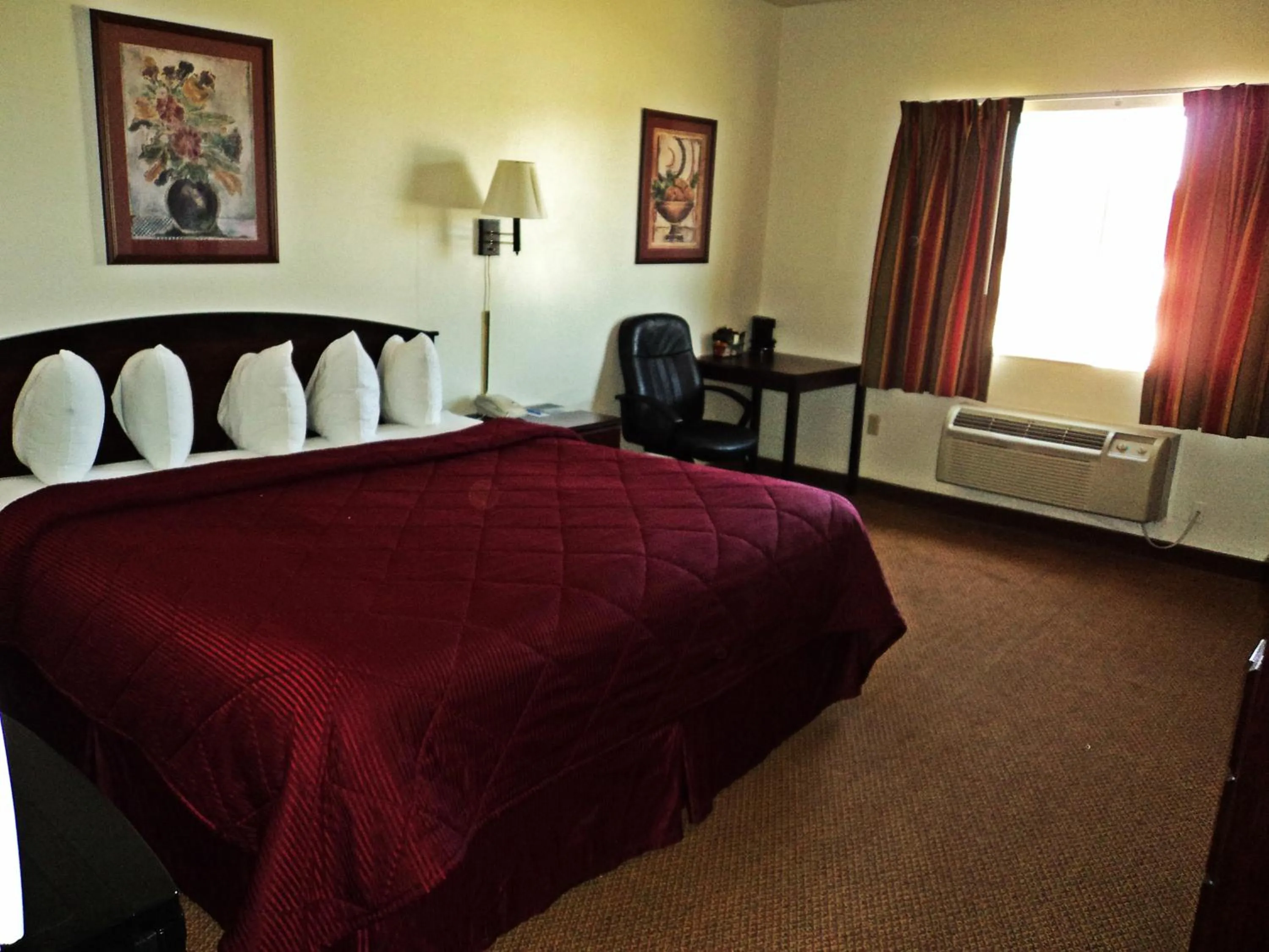 Bed in Travelodge by Wyndham Carlsbad NM