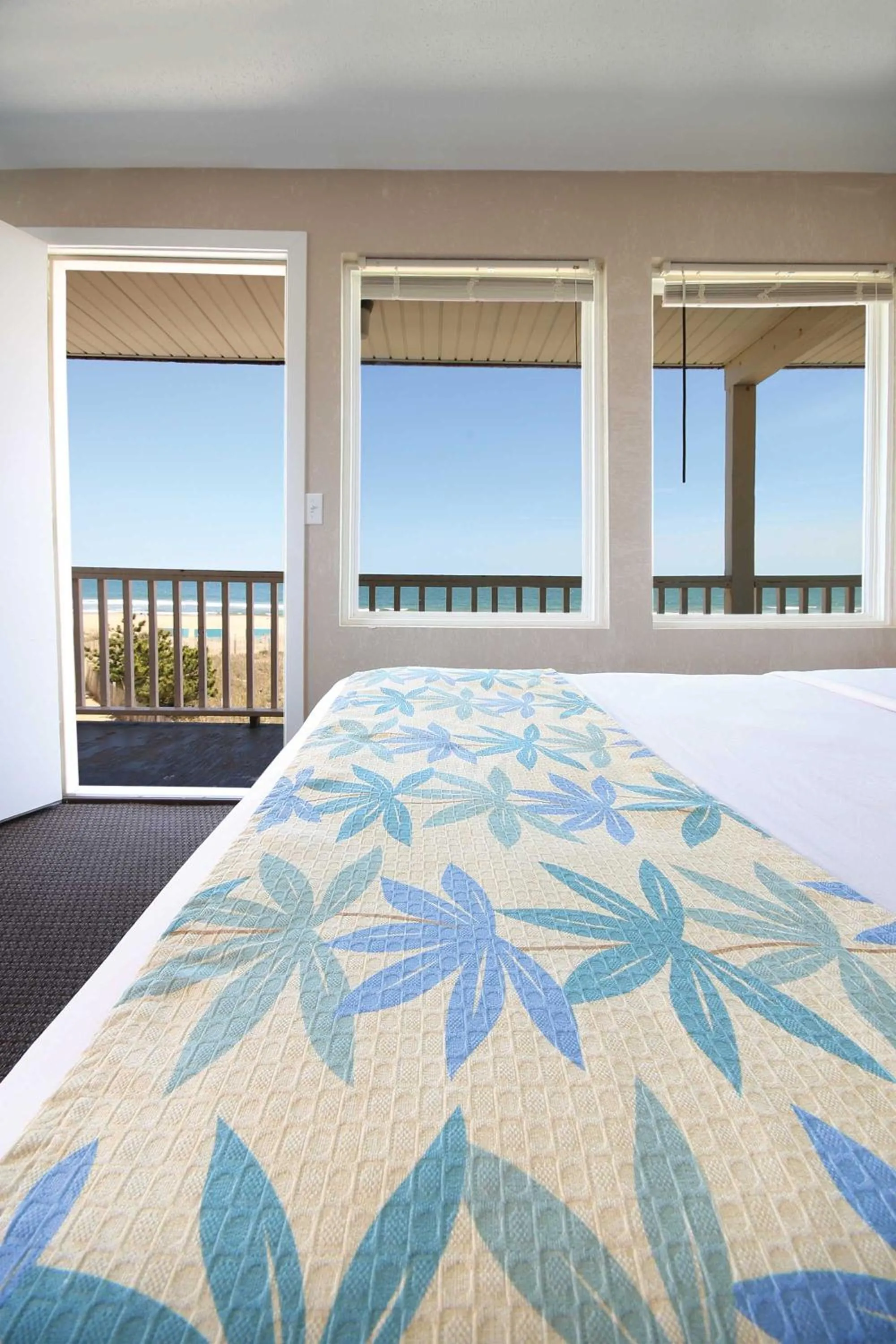 Decorative detail, Bed in Seabonay Oceanfront Motel
