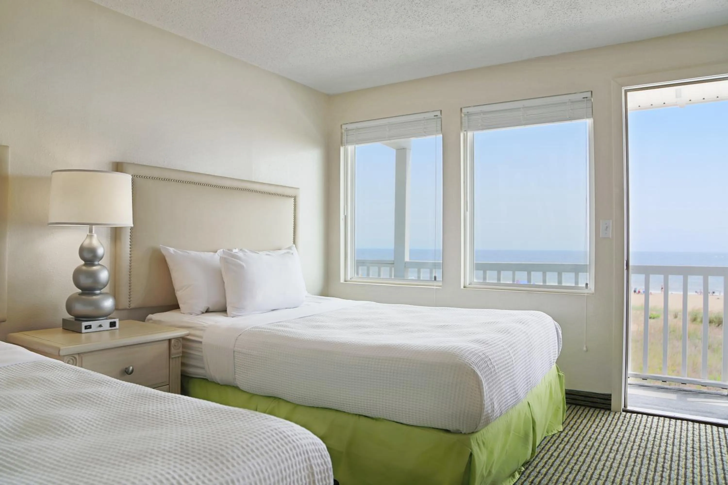 Bed in Seabonay Oceanfront Motel