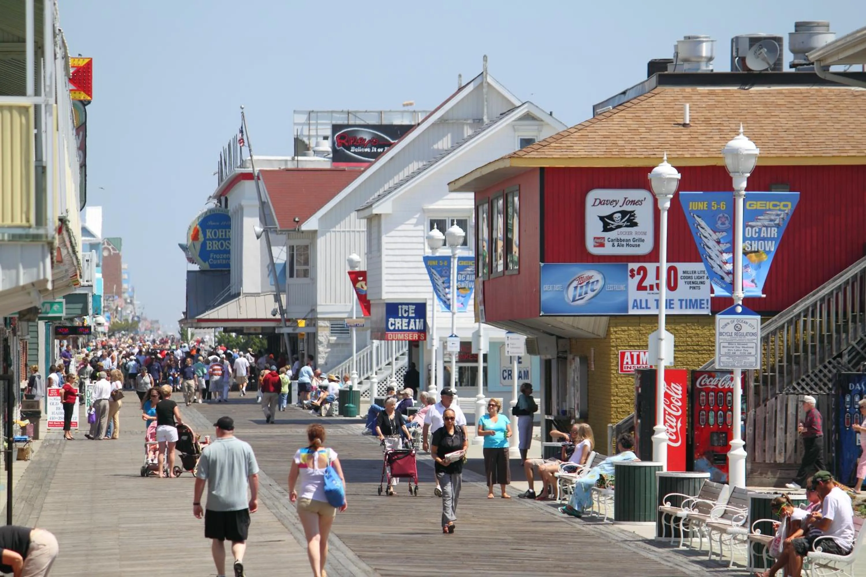 Day in Seabonay Oceanfront Motel