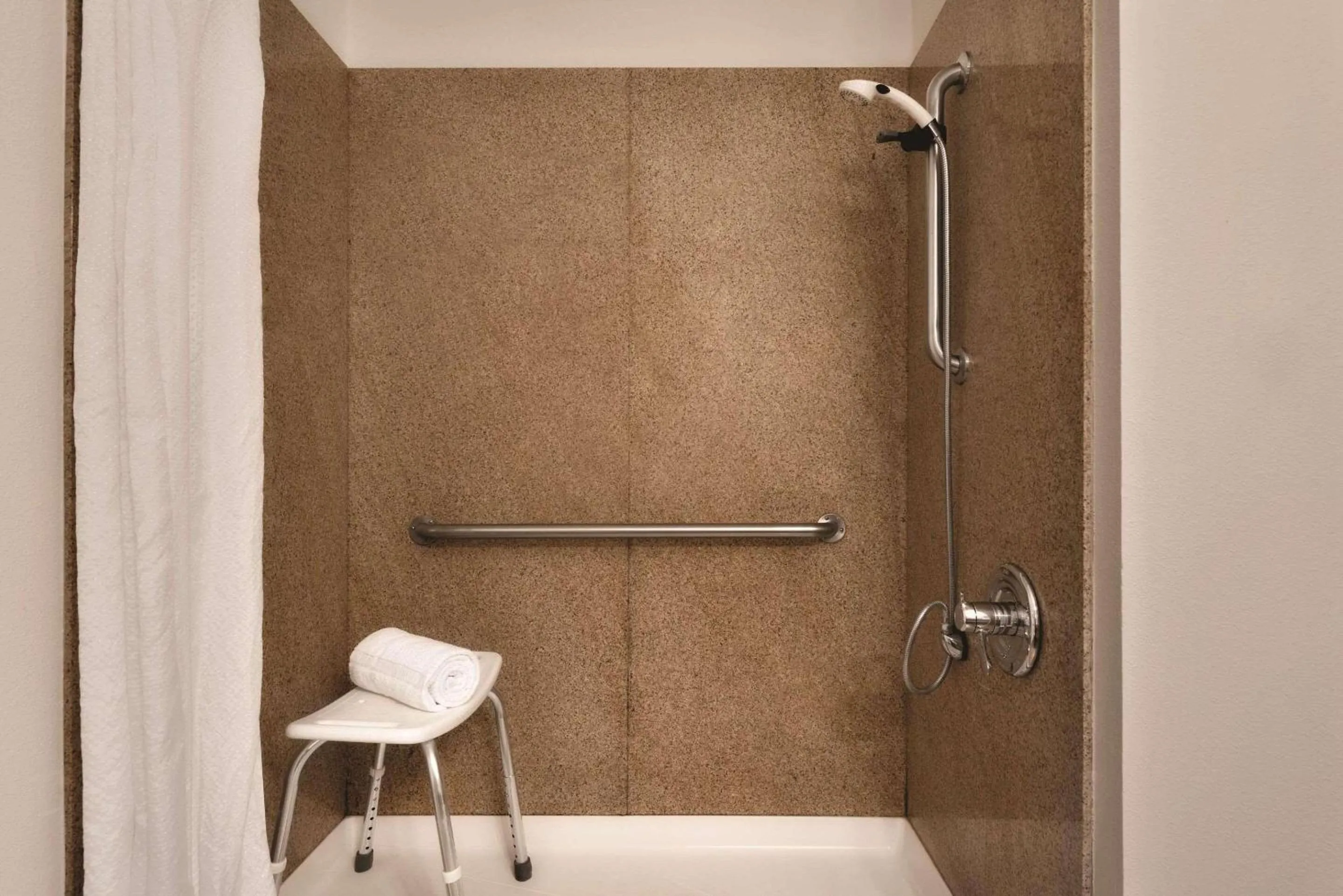 Bedroom in Country Inn & Suites by Radisson, Northfield, MN