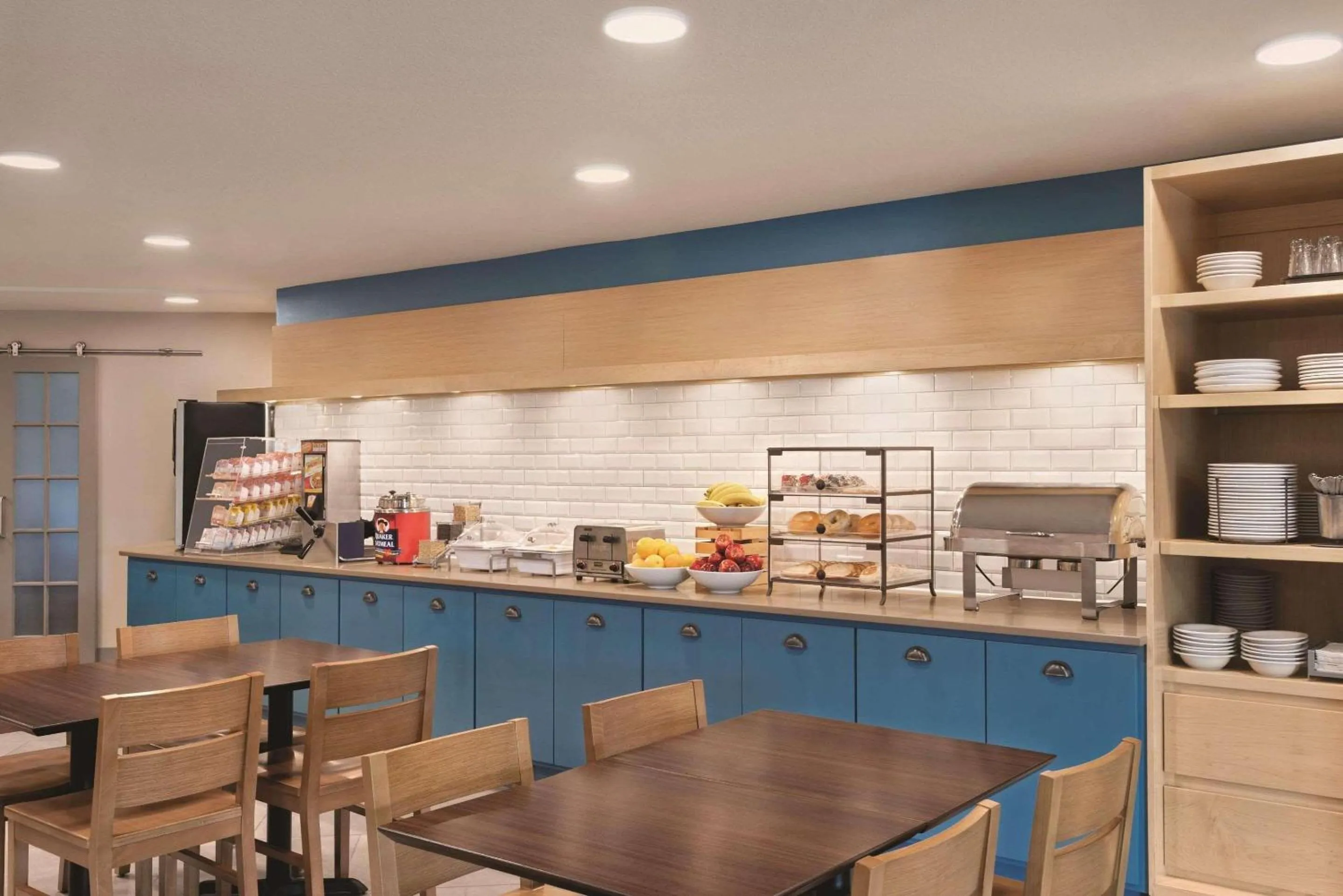 Breakfast in Country Inn & Suites by Radisson, Northfield, MN