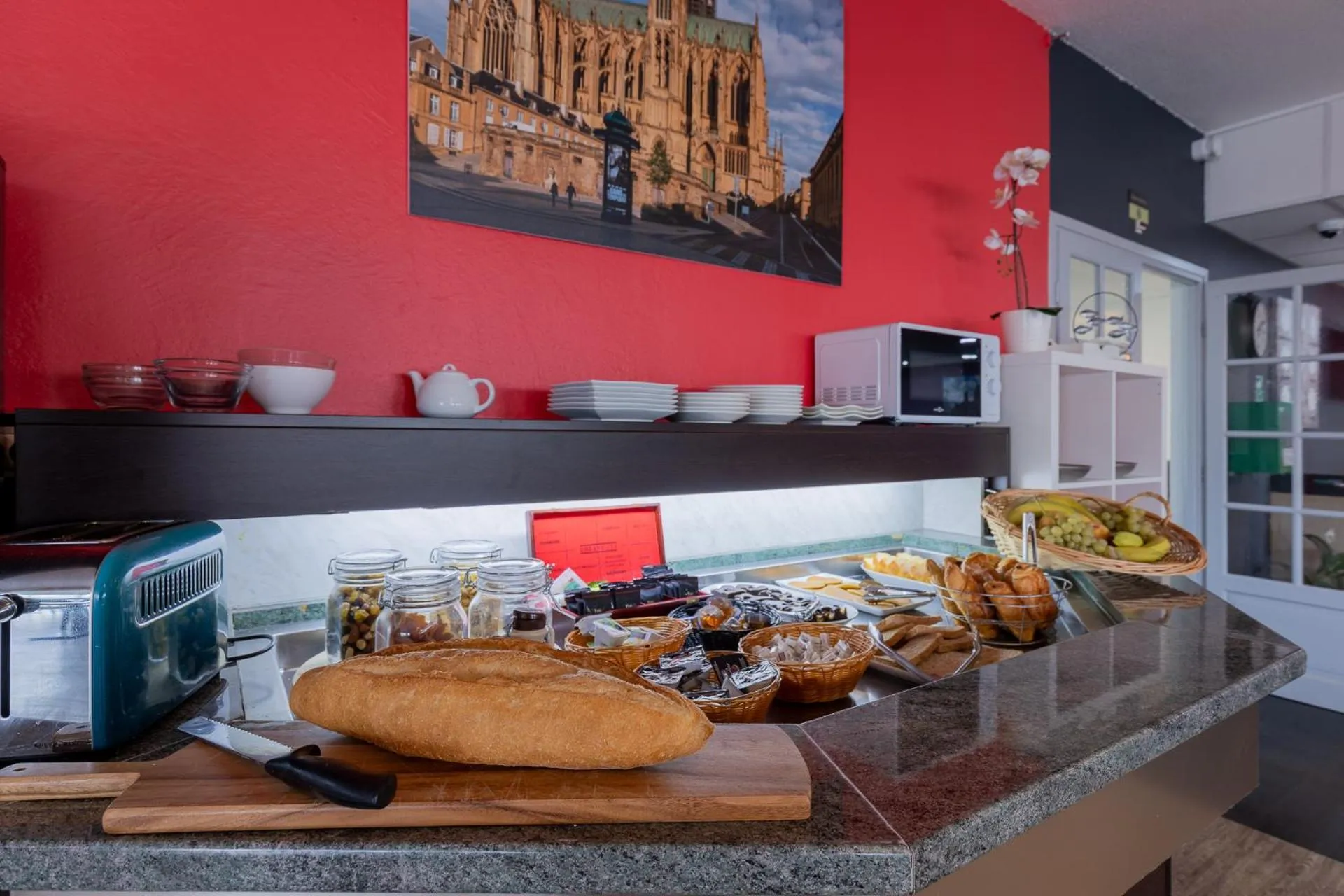 Breakfast in HÔTEL ÉDEN - Metz Nord - Woippy - Porte du Luxembourg - A31