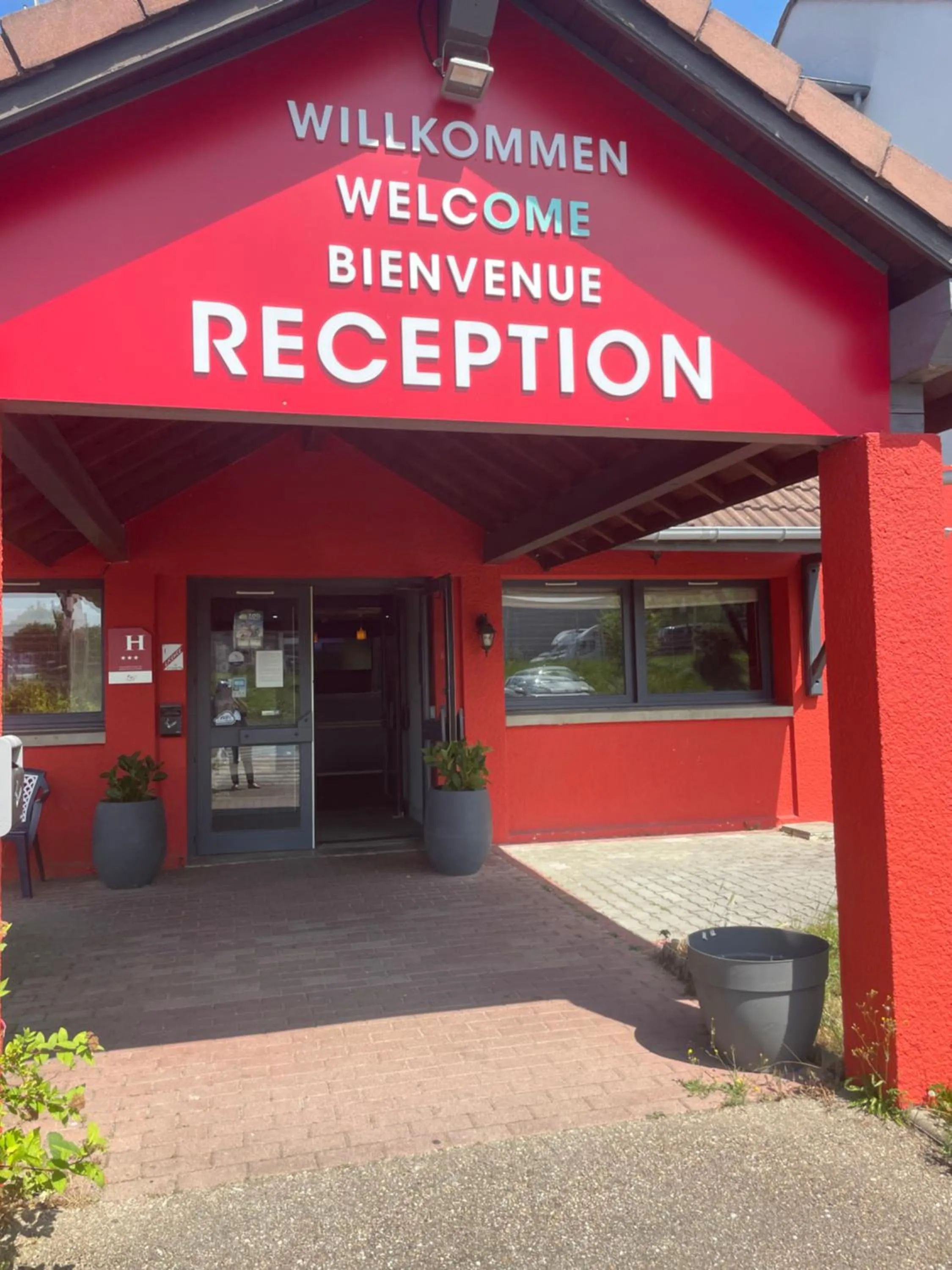 Facade/entrance in HÔTEL ÉDEN - Metz Nord - Woippy - Porte du Luxembourg - A31