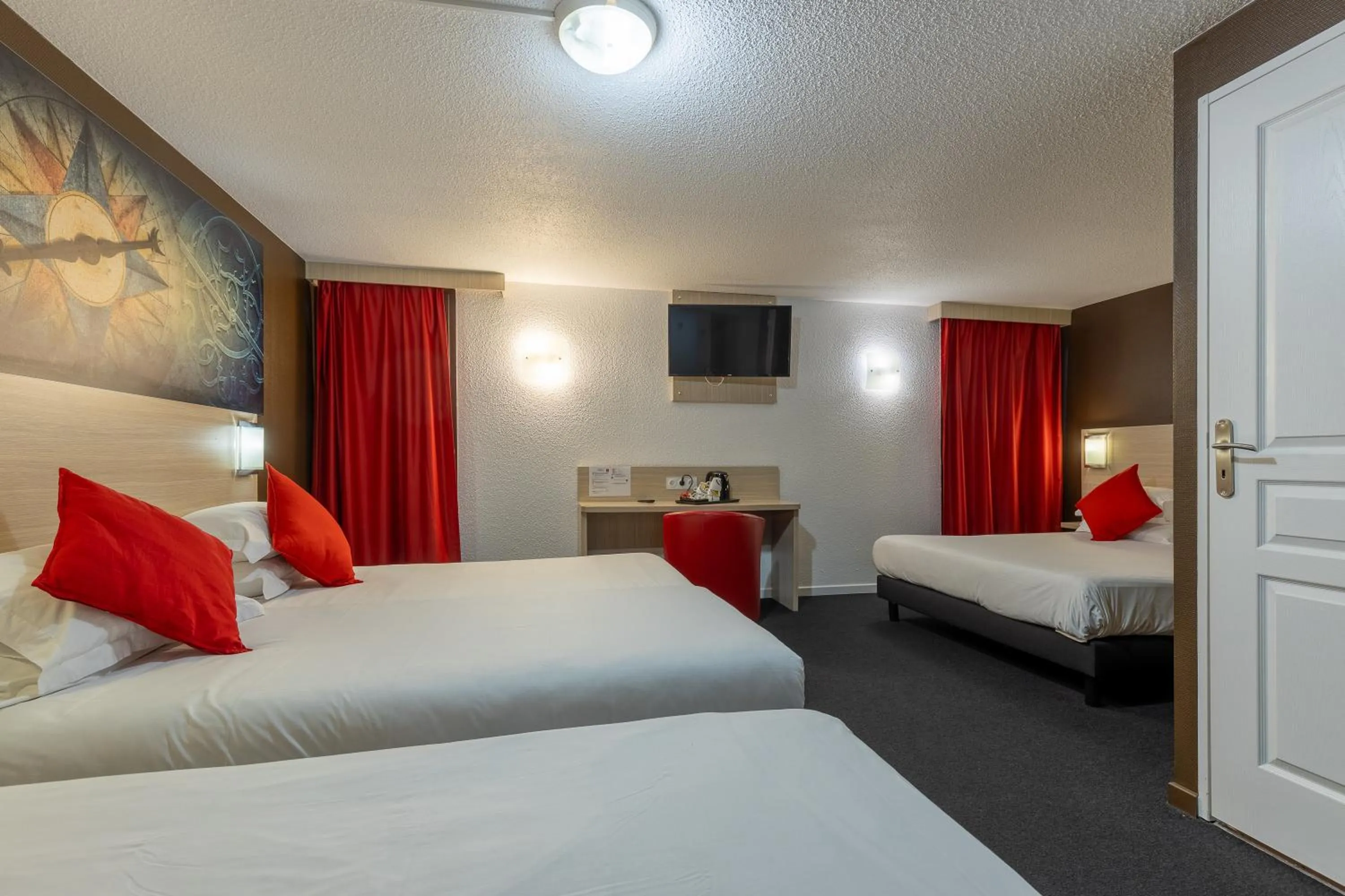 Photo of the whole room, Bed in HÔTEL ÉDEN - Metz Nord - Woippy - Porte du Luxembourg - A31