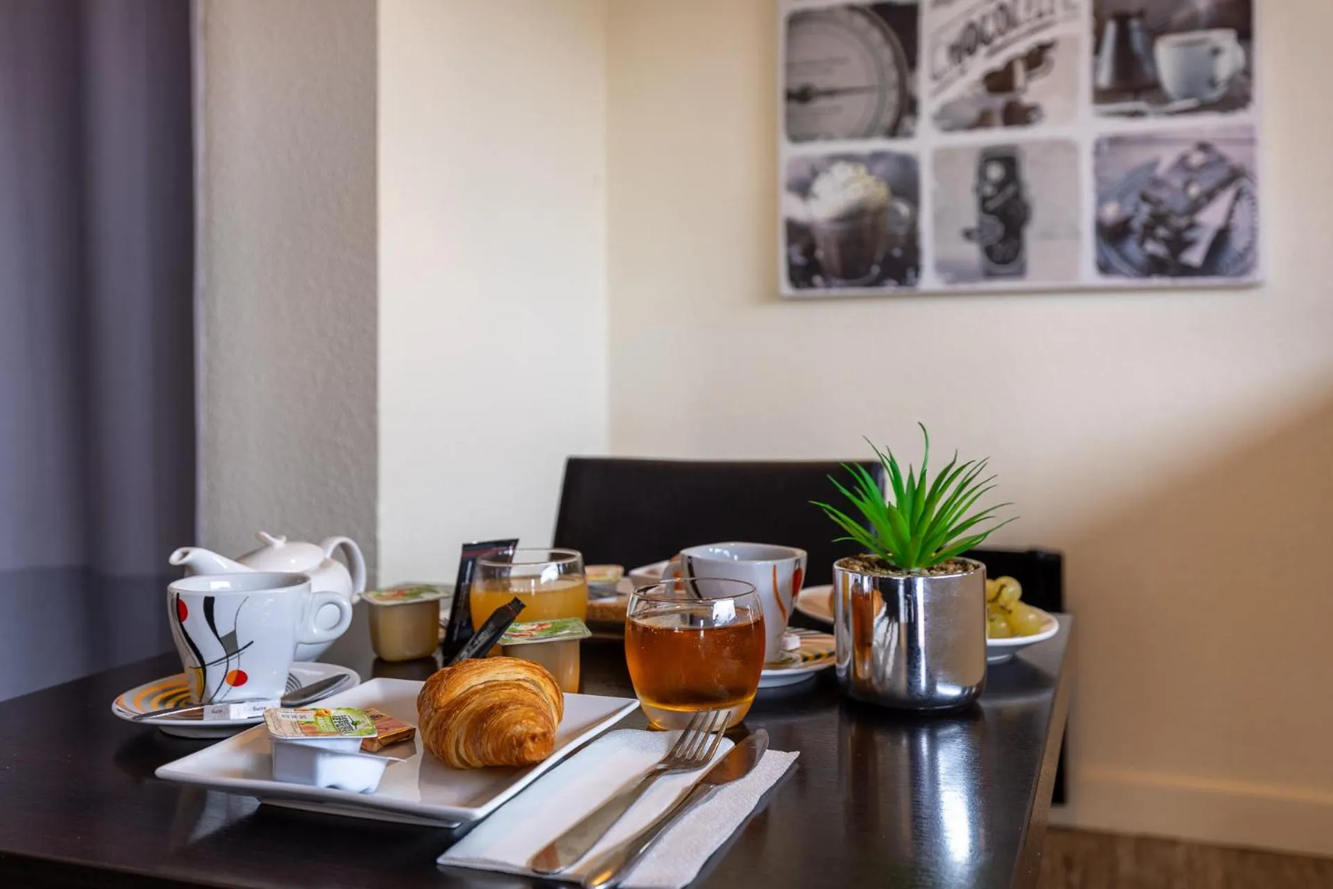 Breakfast in HÔTEL ÉDEN - Metz Nord - Woippy - Porte du Luxembourg - A31