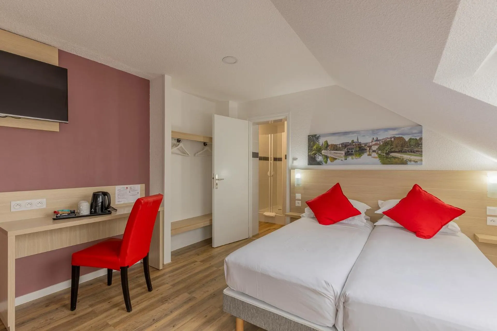 Bed in HÔTEL ÉDEN - Metz Nord - Woippy - Porte du Luxembourg - A31