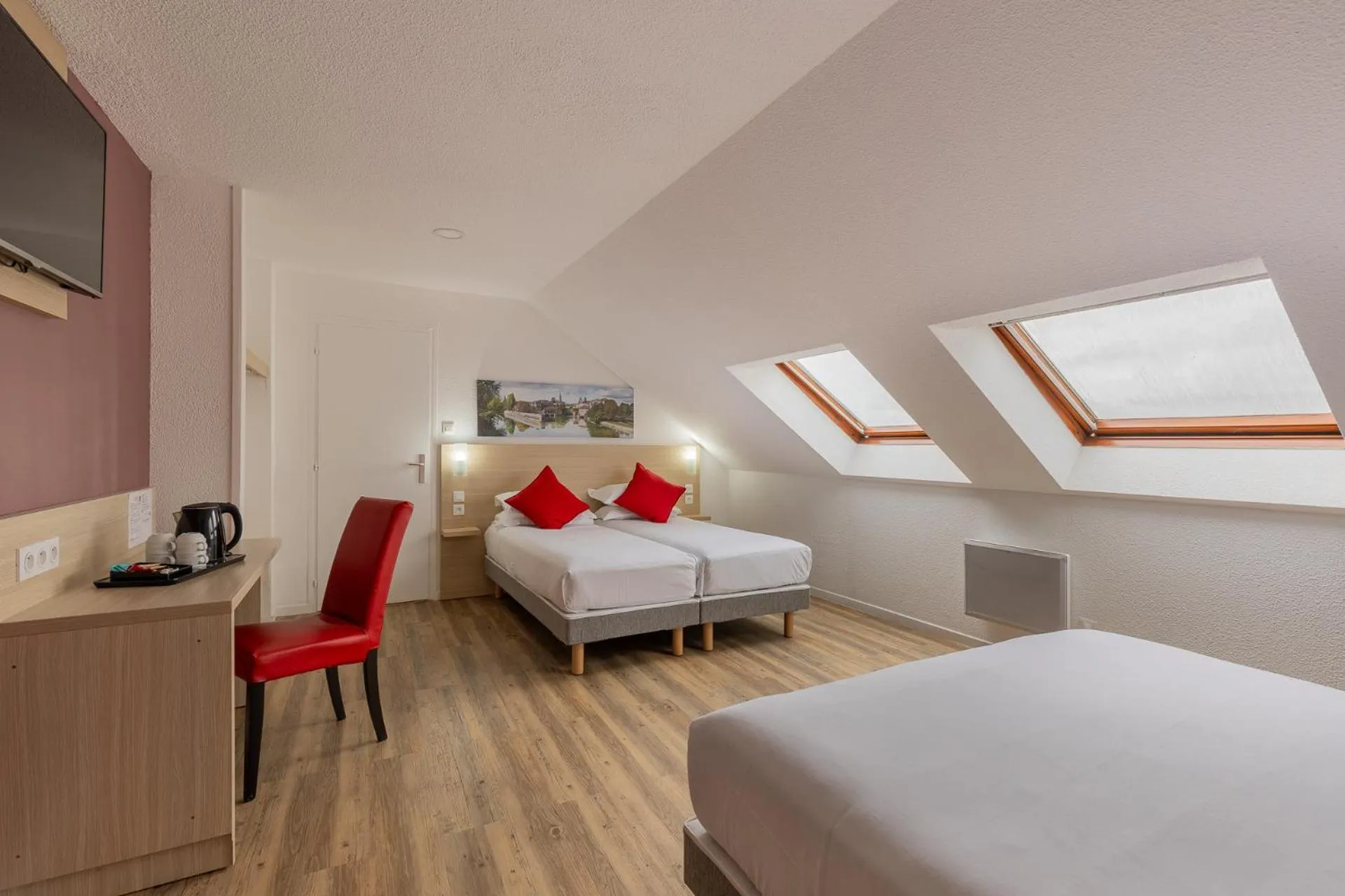 Bed in HÔTEL ÉDEN - Metz Nord - Woippy - Porte du Luxembourg - A31