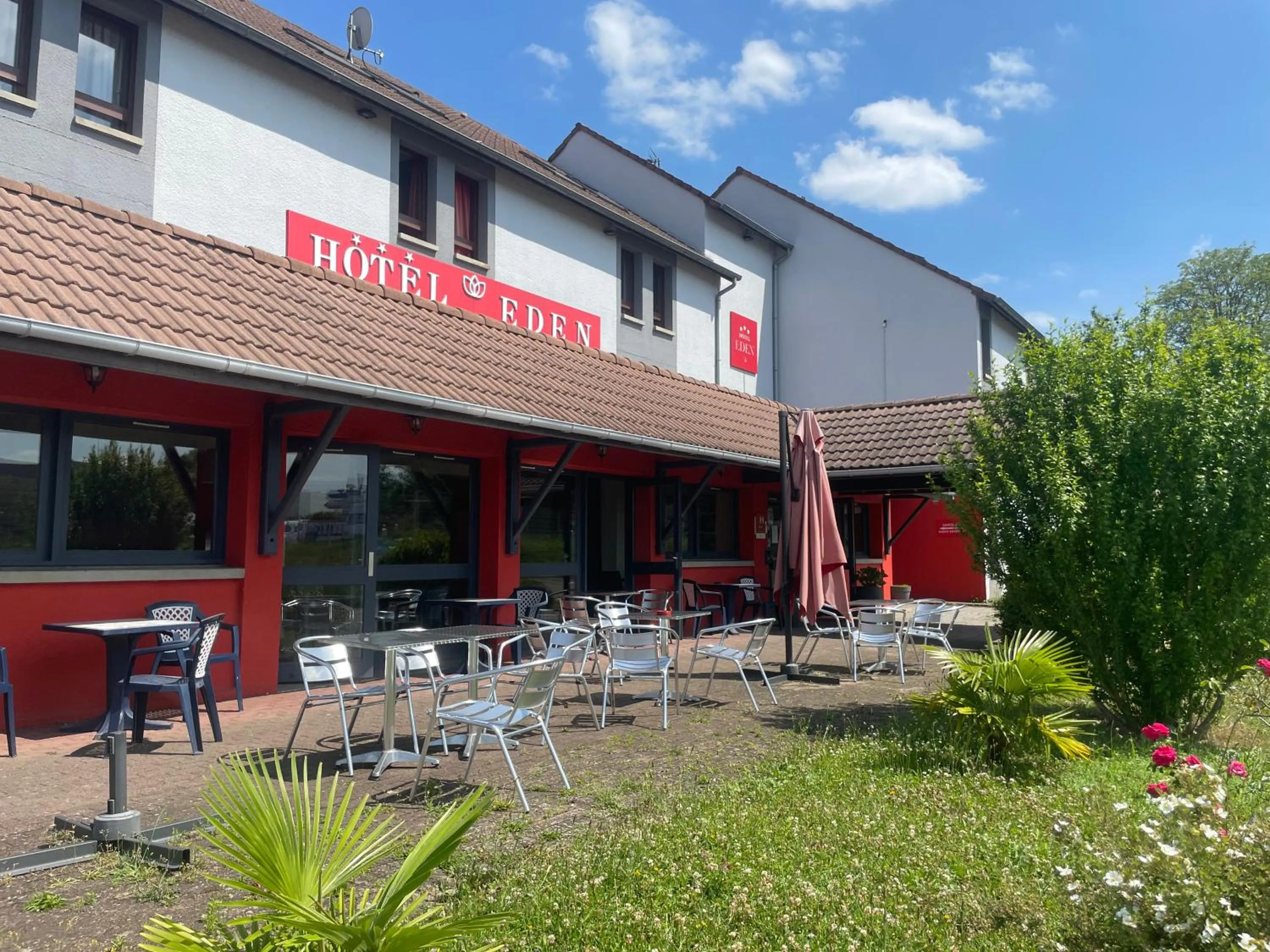Patio in HÔTEL ÉDEN - Metz Nord - Woippy - Porte du Luxembourg - A31