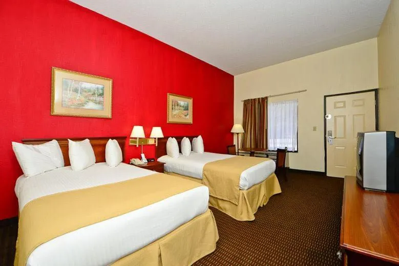 Photo of the whole room in Manchester Heritage Inn & Suites