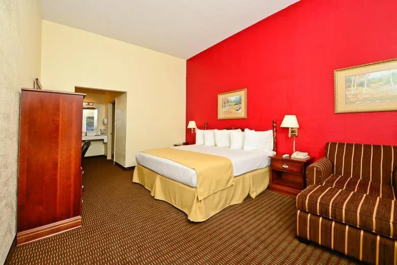 Photo of the whole room in Manchester Heritage Inn & Suites