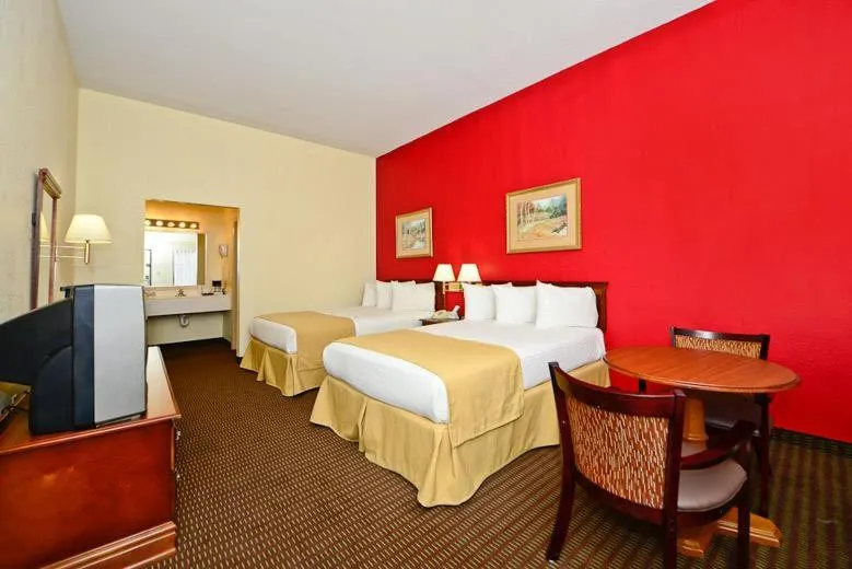 Photo of the whole room in Manchester Heritage Inn & Suites