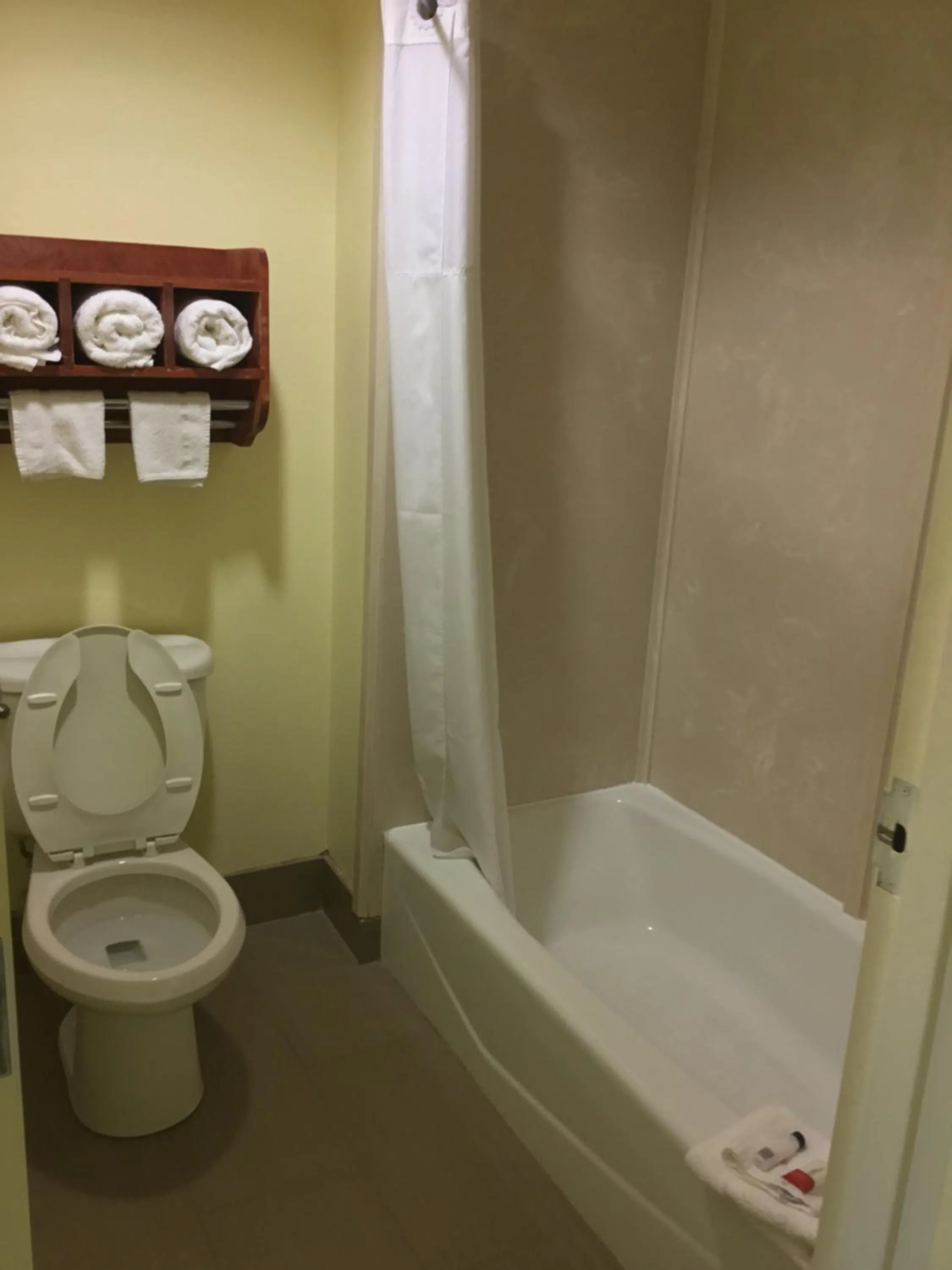 Bath in Super 8 by Wyndham Fairfield Tx