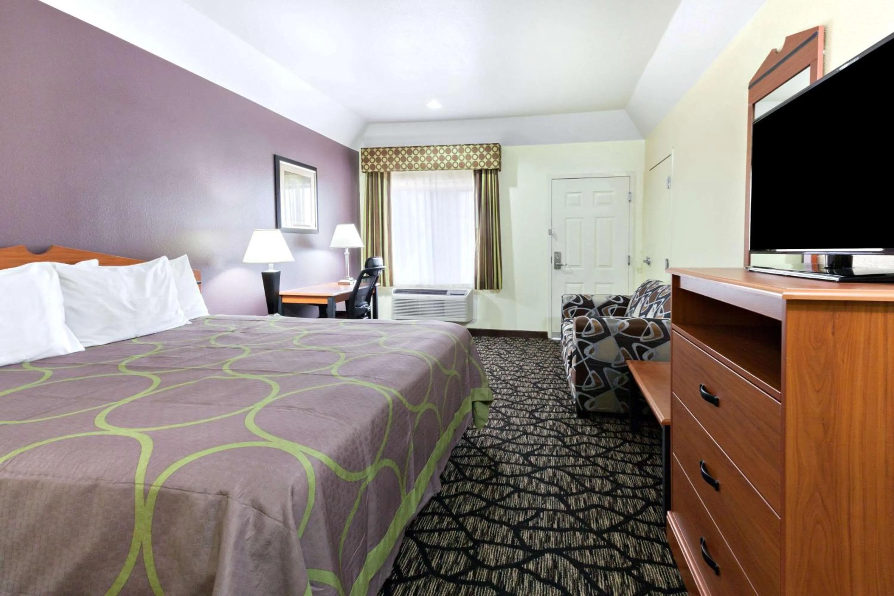 Photo of the whole room, Bed in Super 8 by Wyndham Fairfield Tx