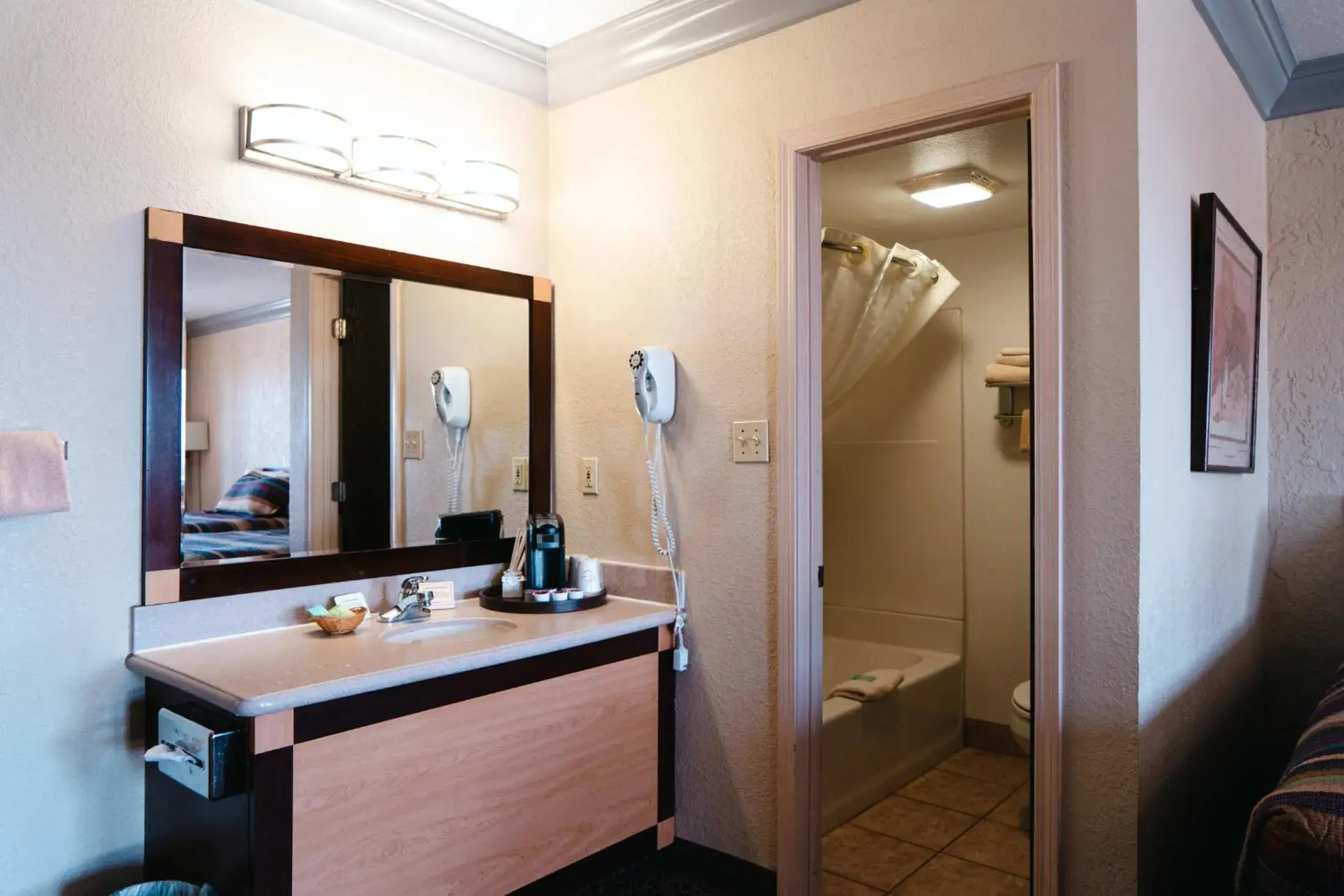 Queen Room with Two Queen Beds in Wetherill Inn Queen Room with Two Queen Beds in Wetherill Inn