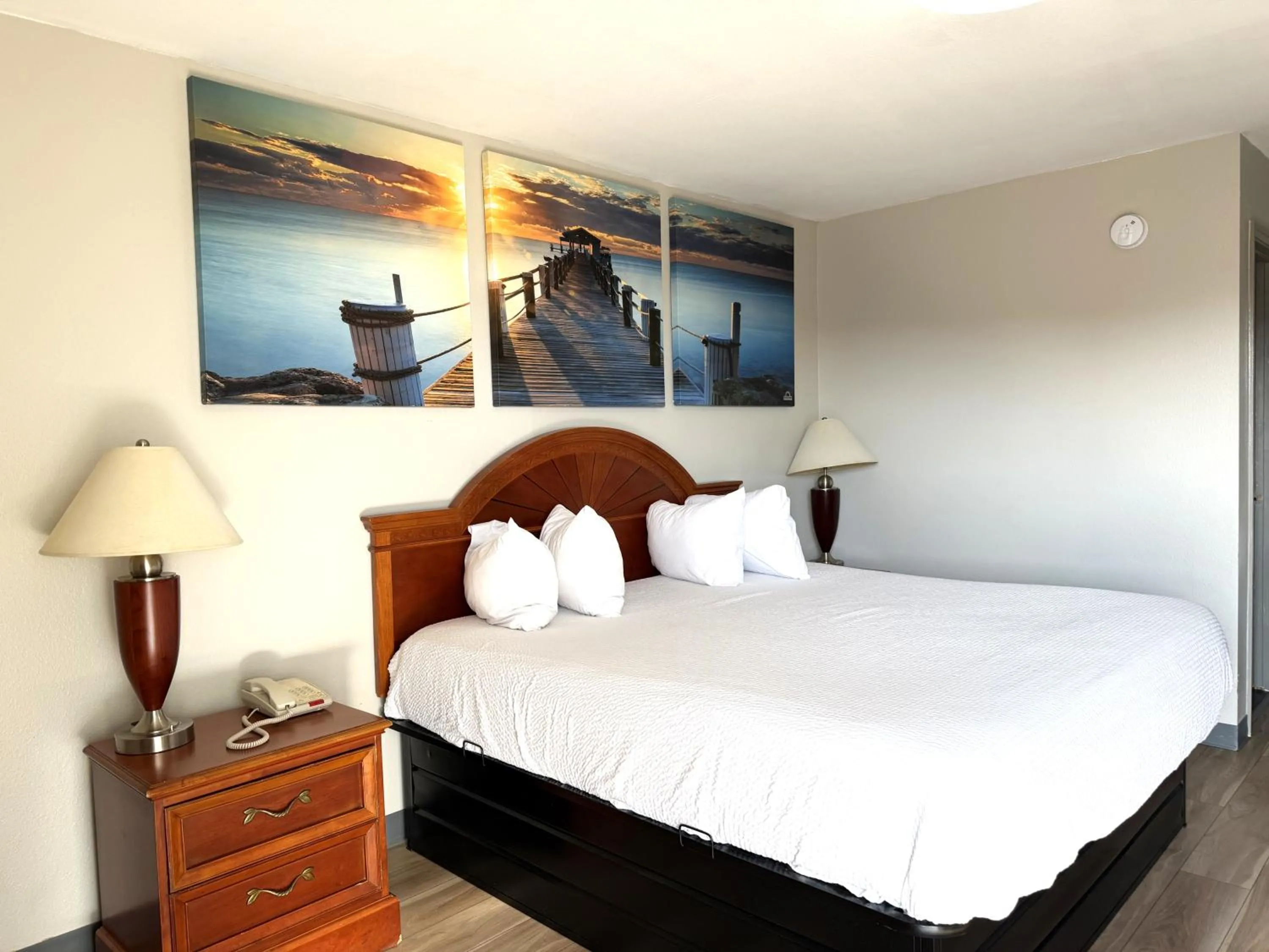 Bed in Days Inn by Wyndham Trumann AR