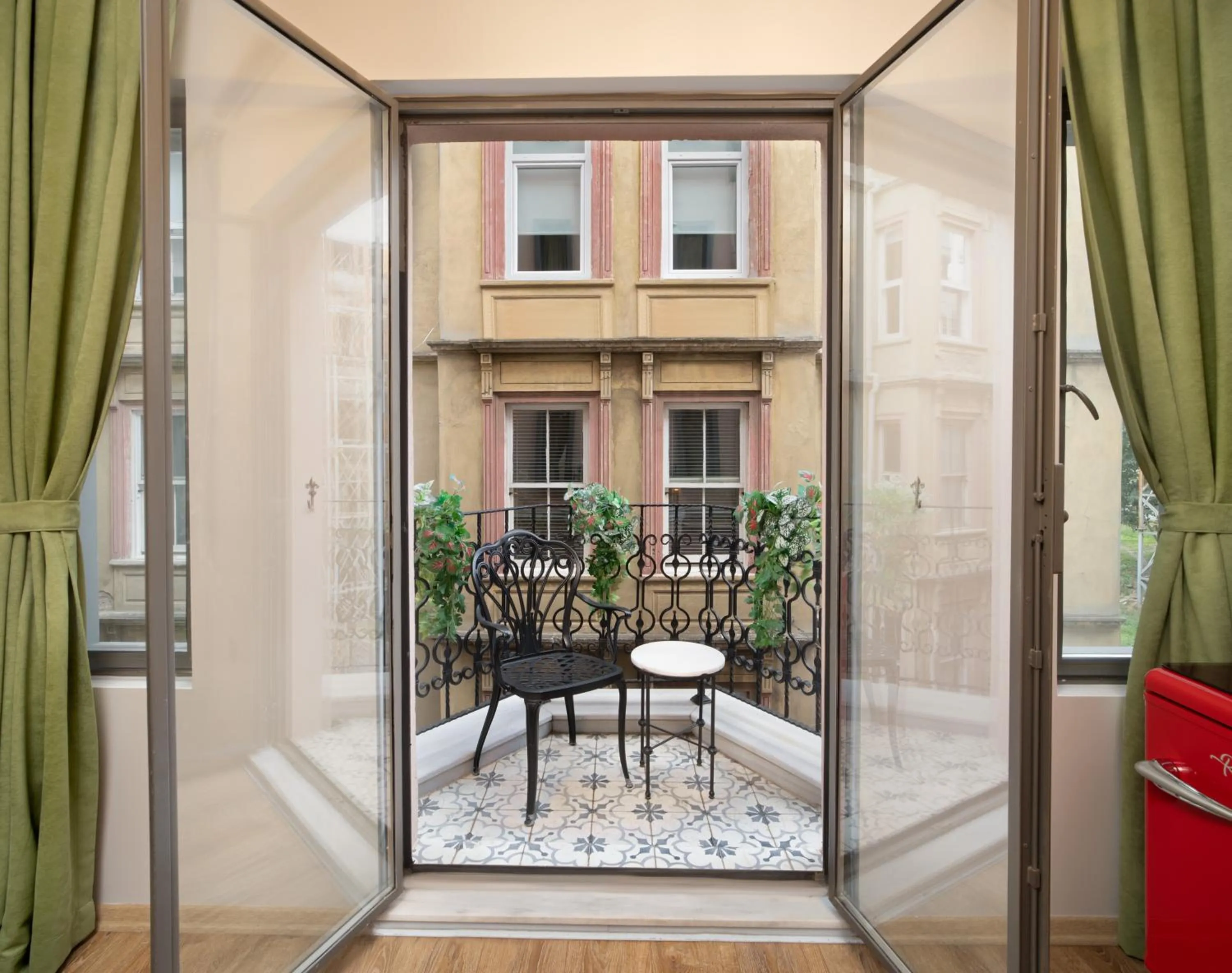 Day in Hotel Des Arts Galata