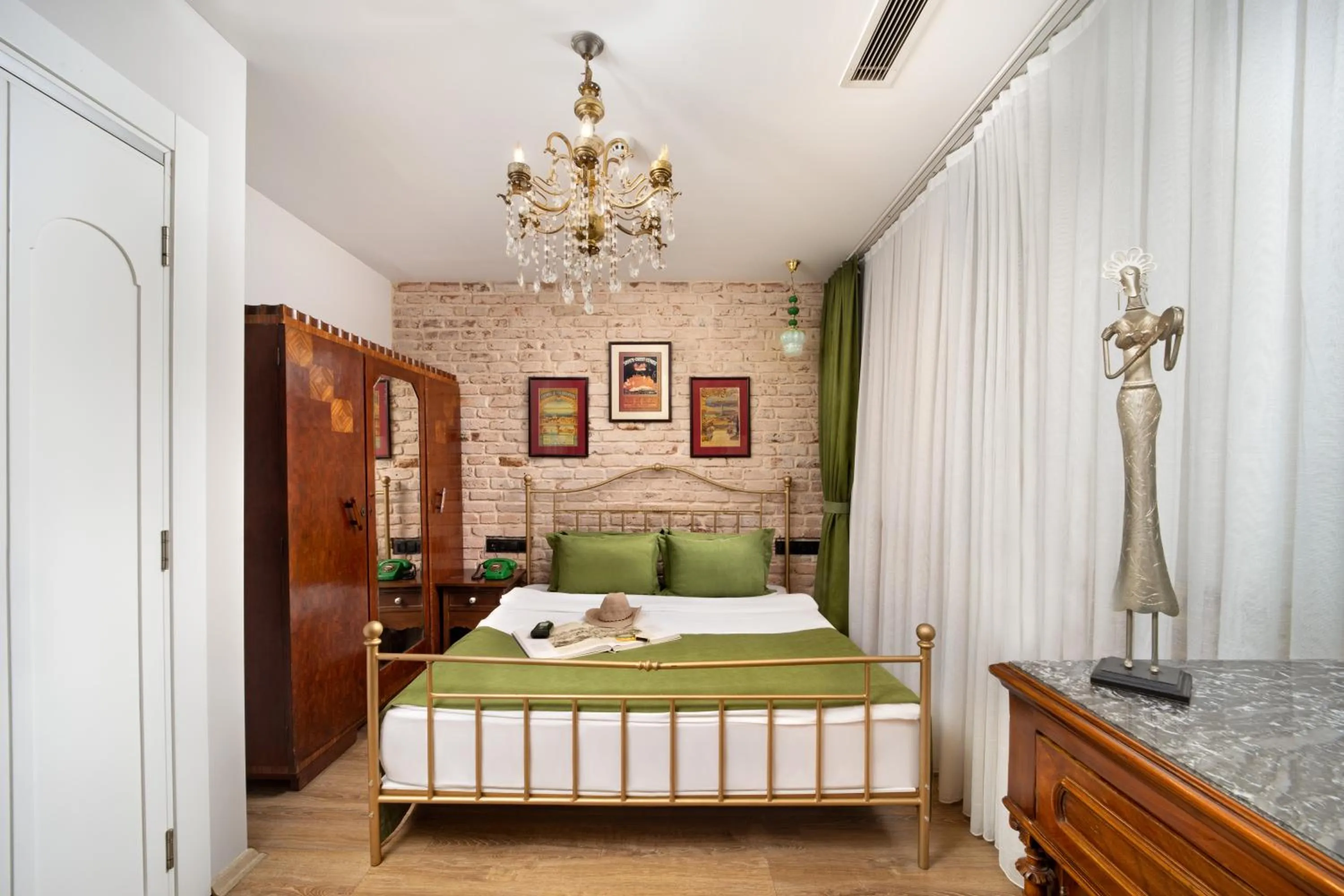 Bed in Hotel Des Arts Galata