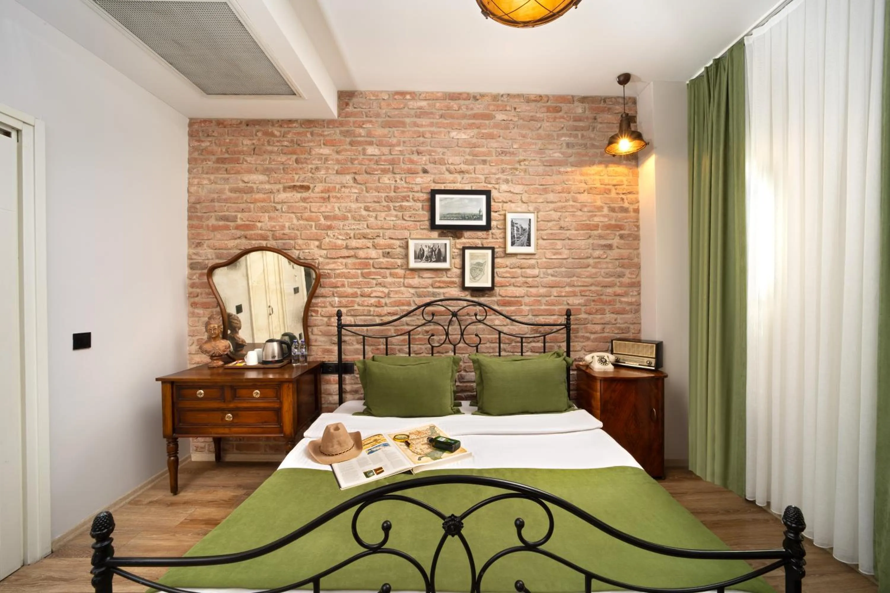 Bed in Hotel Des Arts Galata