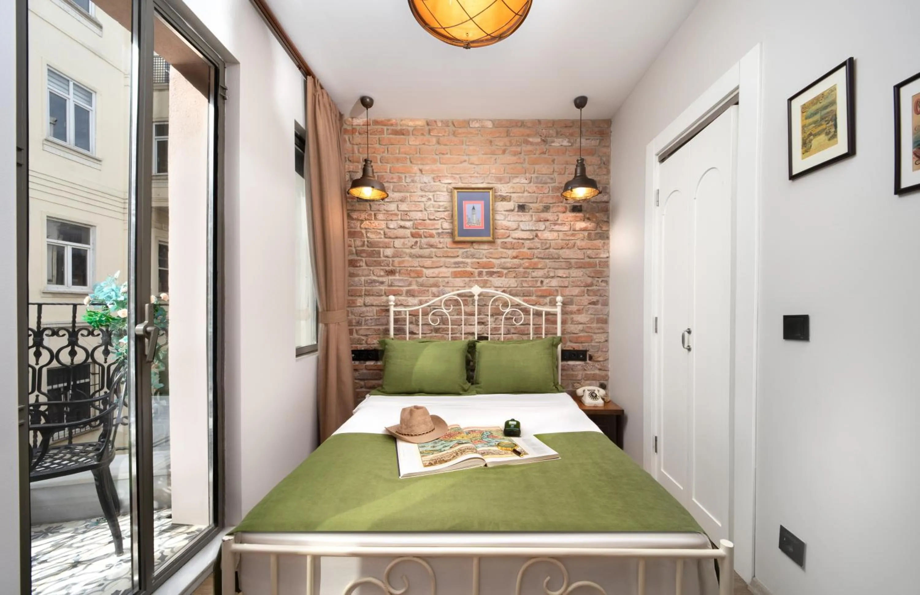 Bed in Hotel Des Arts Galata