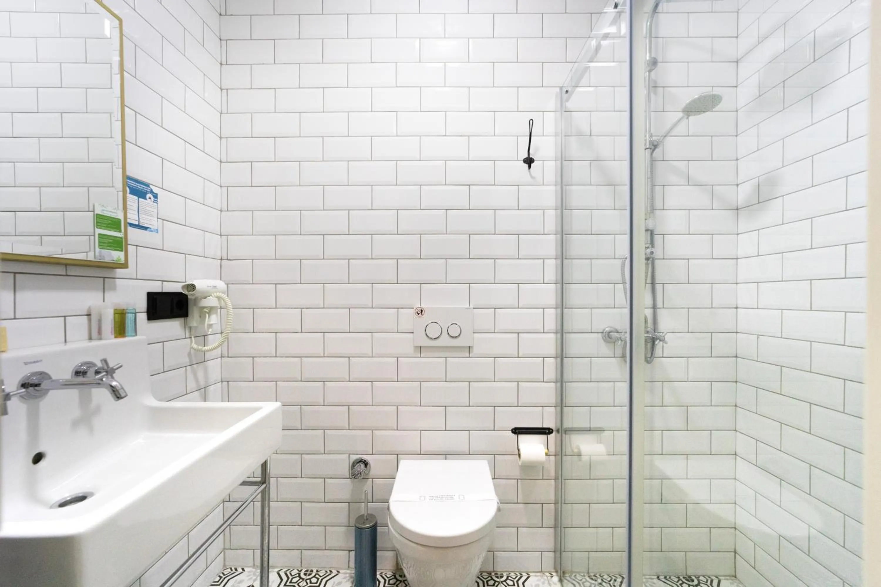 Shower in Hotel Des Arts Galata