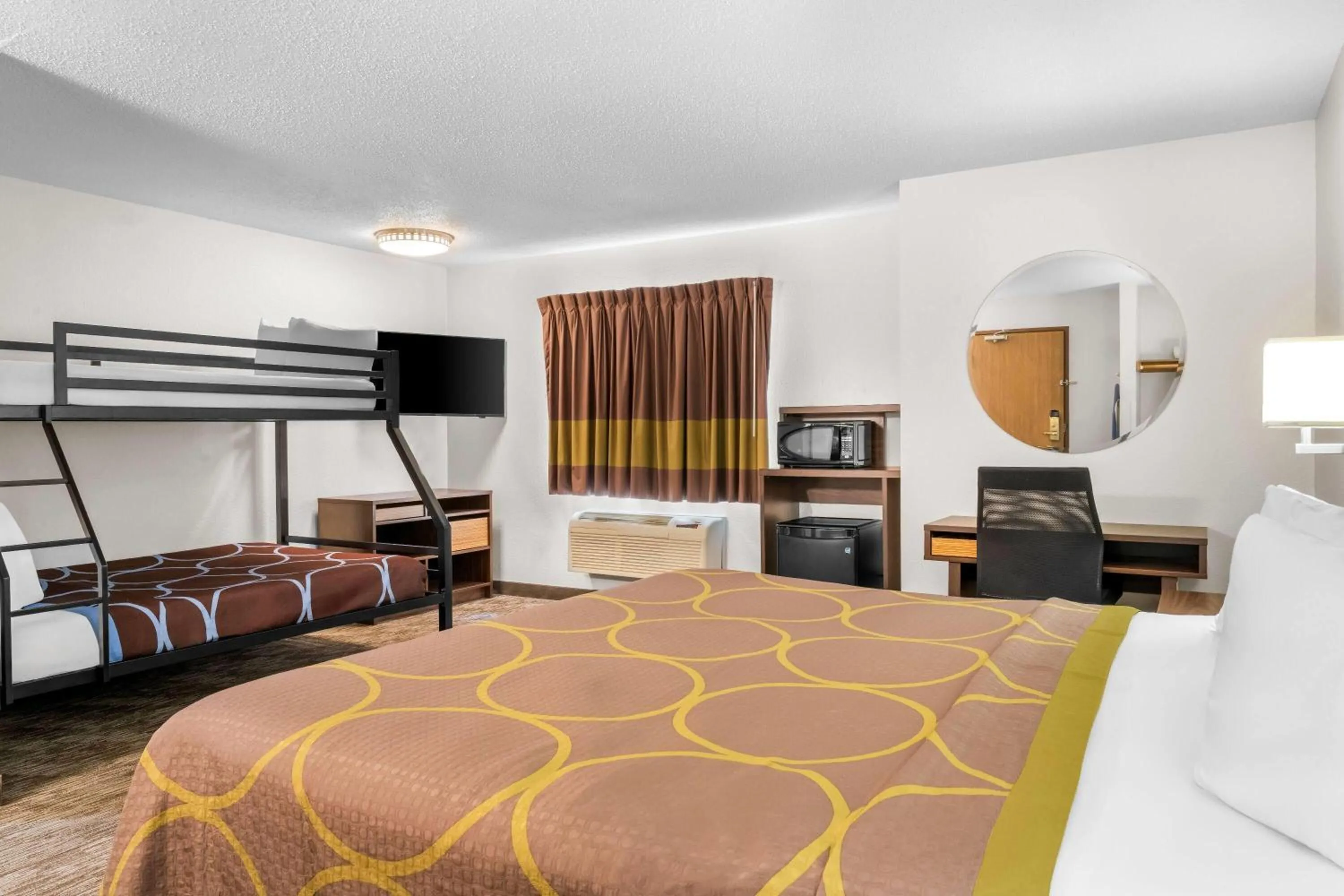 Photo of the whole room, Bed in Super 8 by Wyndham Custer/Crazy Horse Area