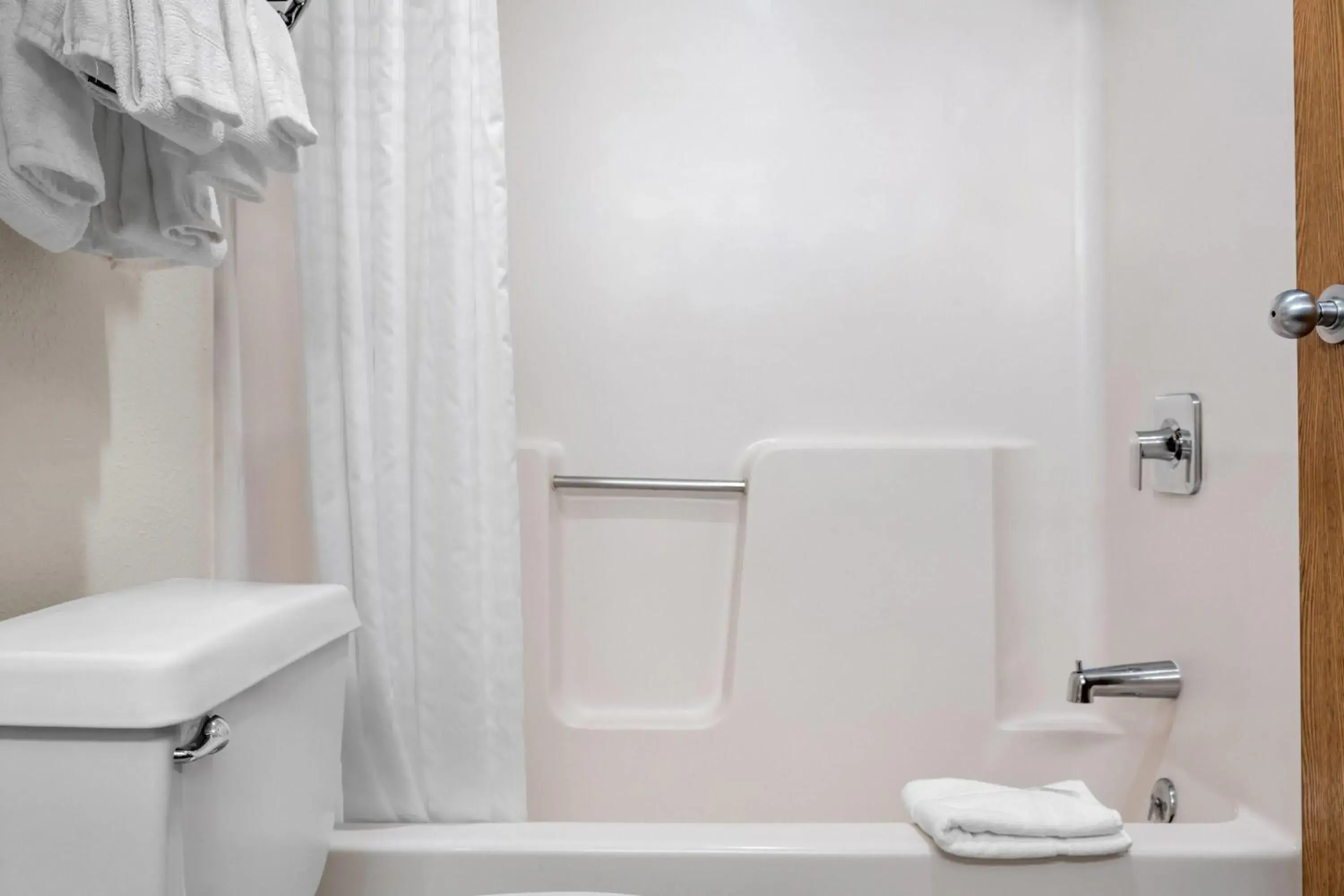 One-Bedroom Suite with Three Queen Beds - Non-Smoking in Super 8 by Wyndham Custer/Crazy Horse Area One-Bedroom Suite with Three Queen Beds - Non-Smoking in Super 8 by Wyndham Custer/Crazy Horse Area