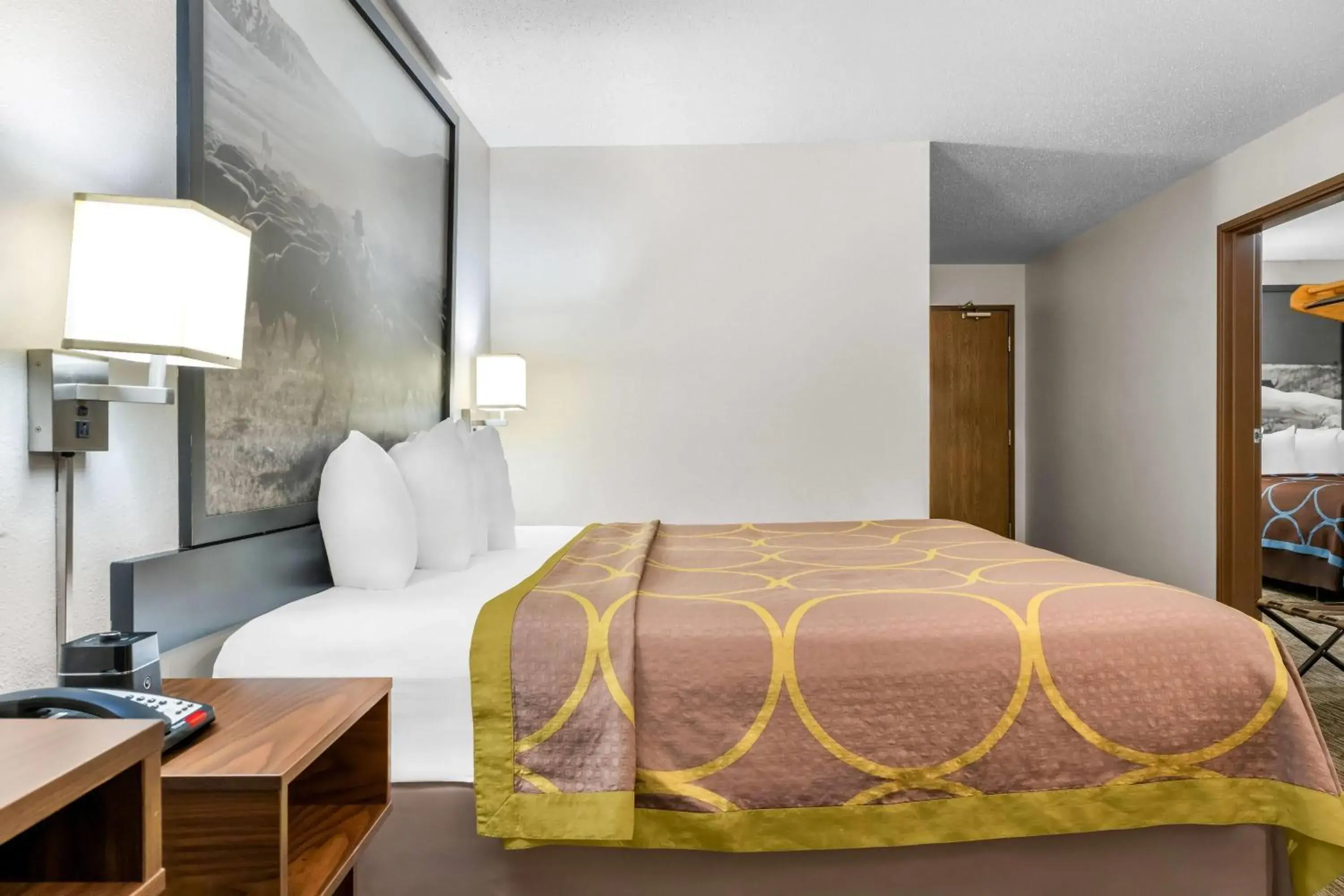 Bed in Super 8 by Wyndham Custer/Crazy Horse Area Bed in Super 8 by Wyndham Custer/Crazy Horse Area