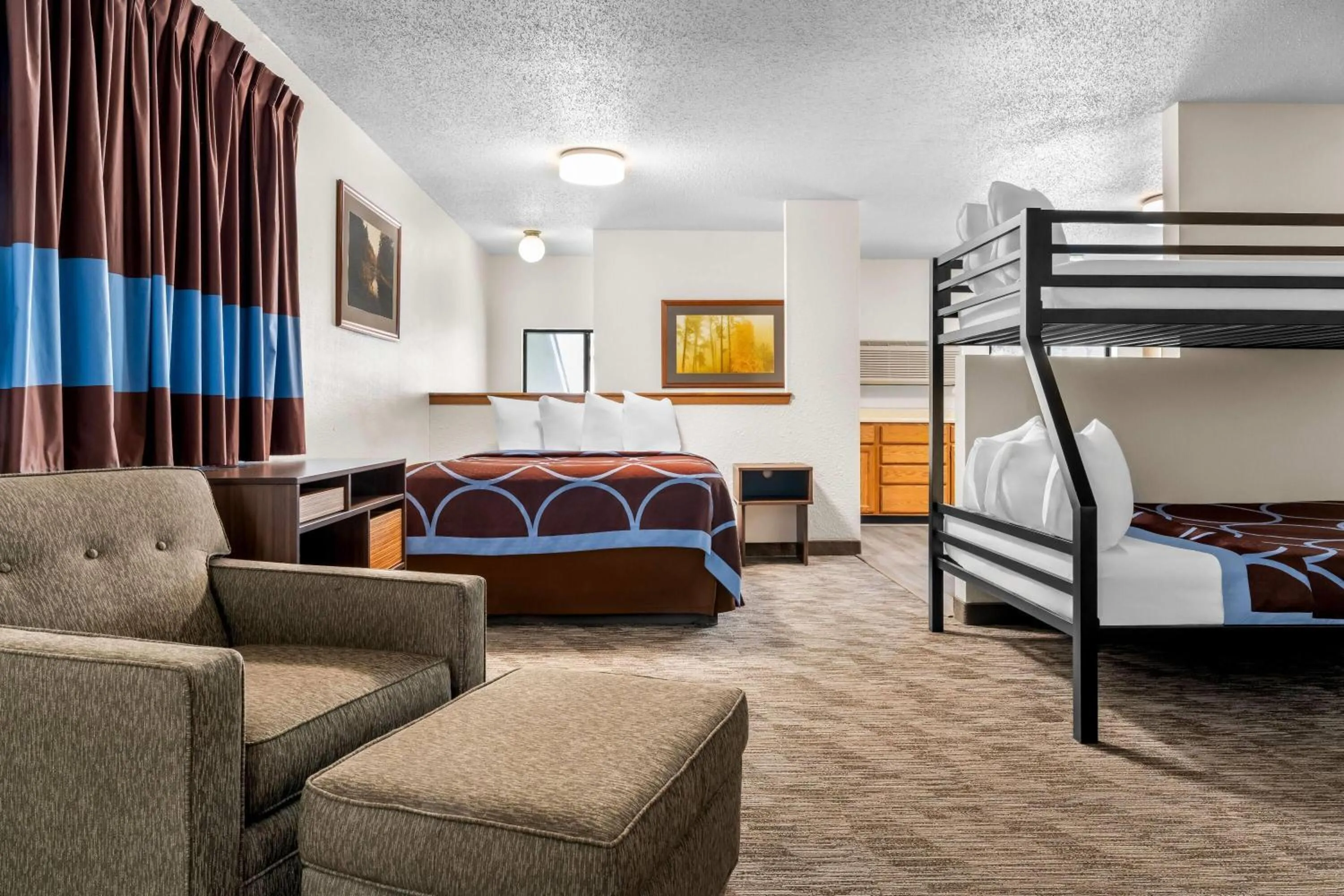 Photo of the whole room, Bed in Super 8 by Wyndham Custer/Crazy Horse Area