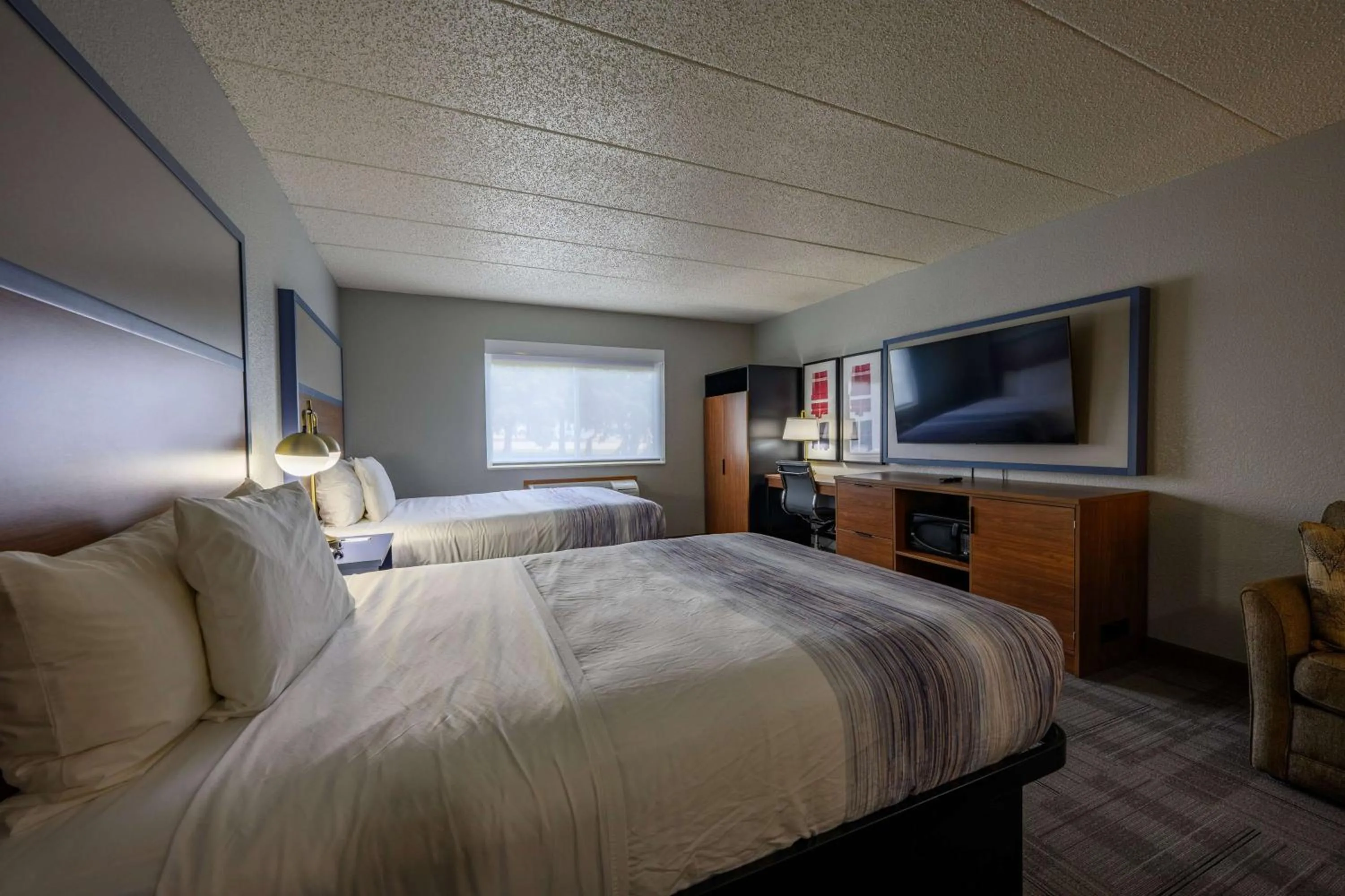 Photo of the whole room, Bed in AmericInn by Wyndham Monroe