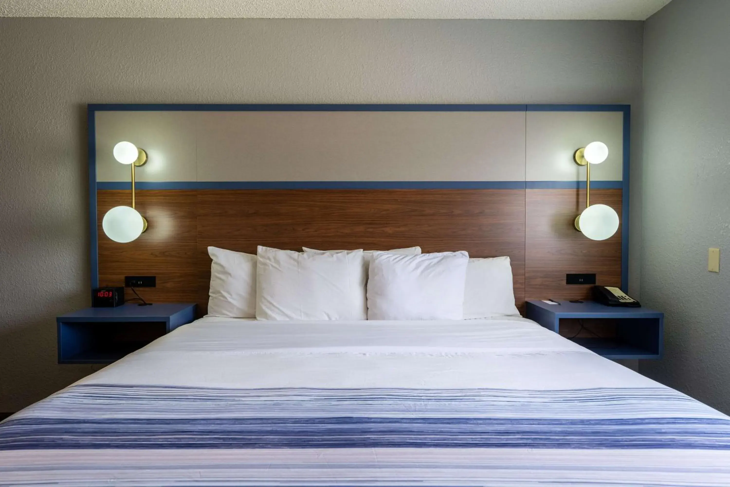 King Room - Non-Smoking in AmericInn by Wyndham Monroe King Room - Non-Smoking in AmericInn by Wyndham Monroe