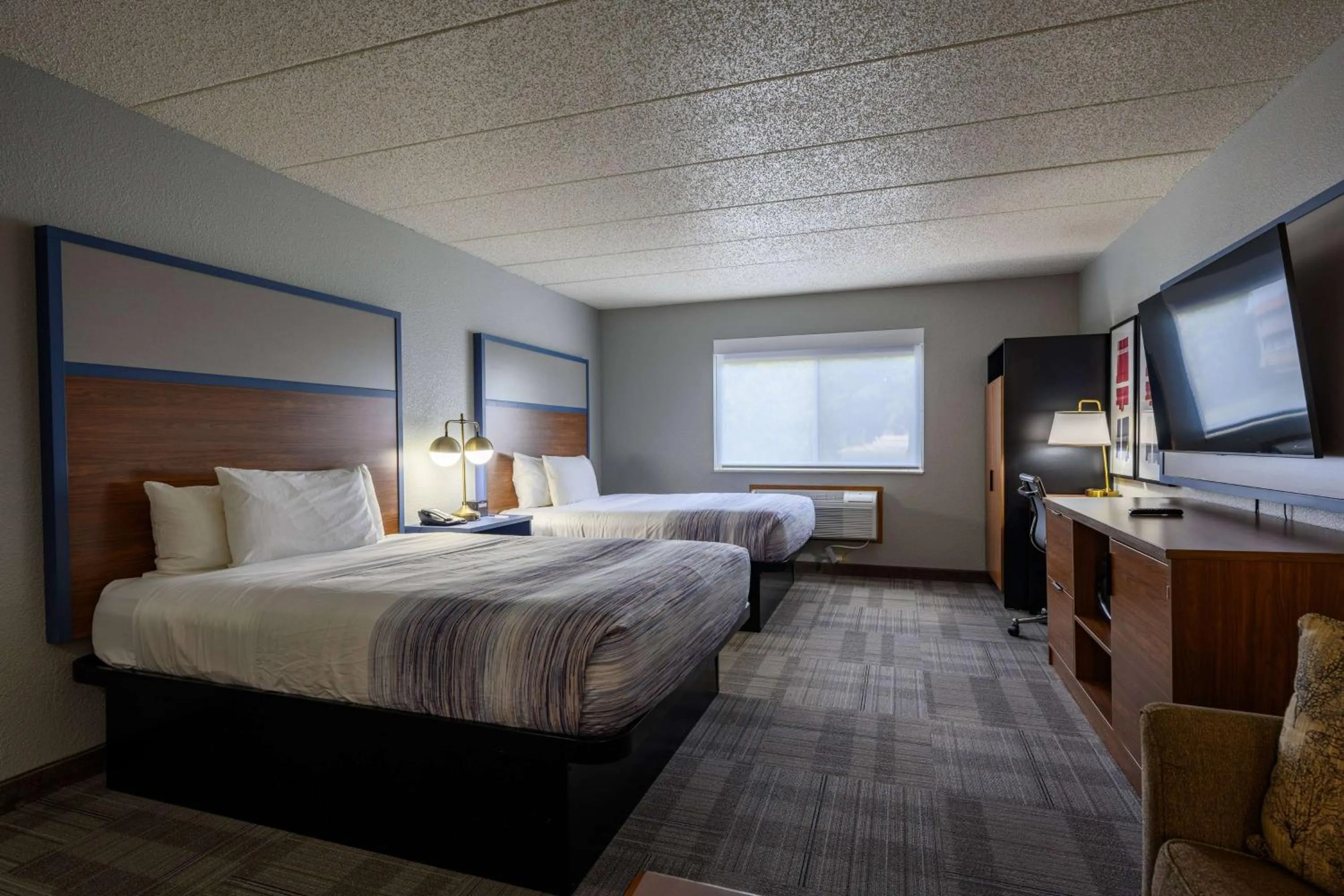 Photo of the whole room, Bed in AmericInn by Wyndham Monroe