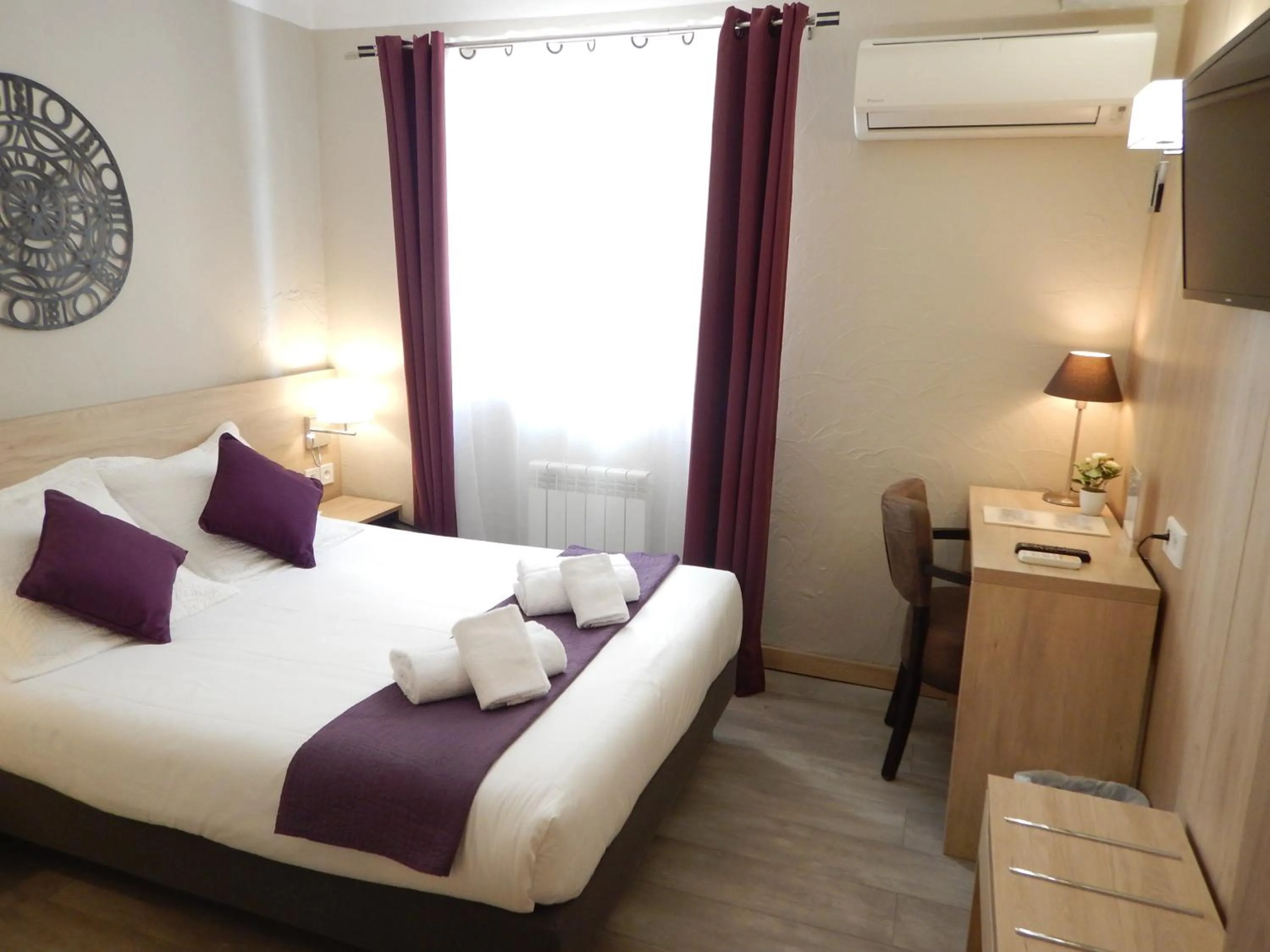 Restaurant/places to eat, Bed in Hotel Miramar- Cap d'Antibes - La Garoupe plage