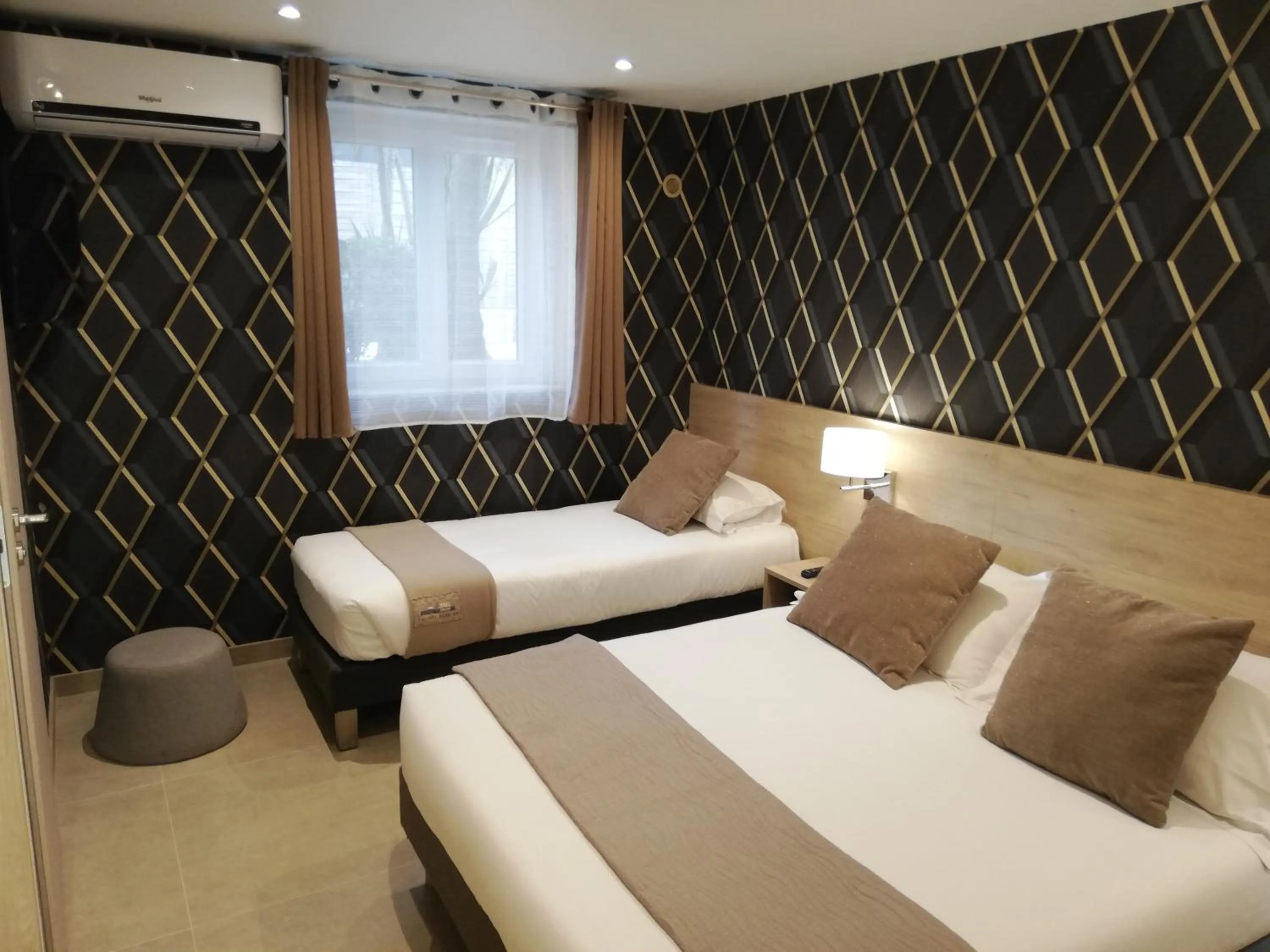 Garden view, Bed in Hotel Miramar- Cap d'Antibes - La Garoupe plage