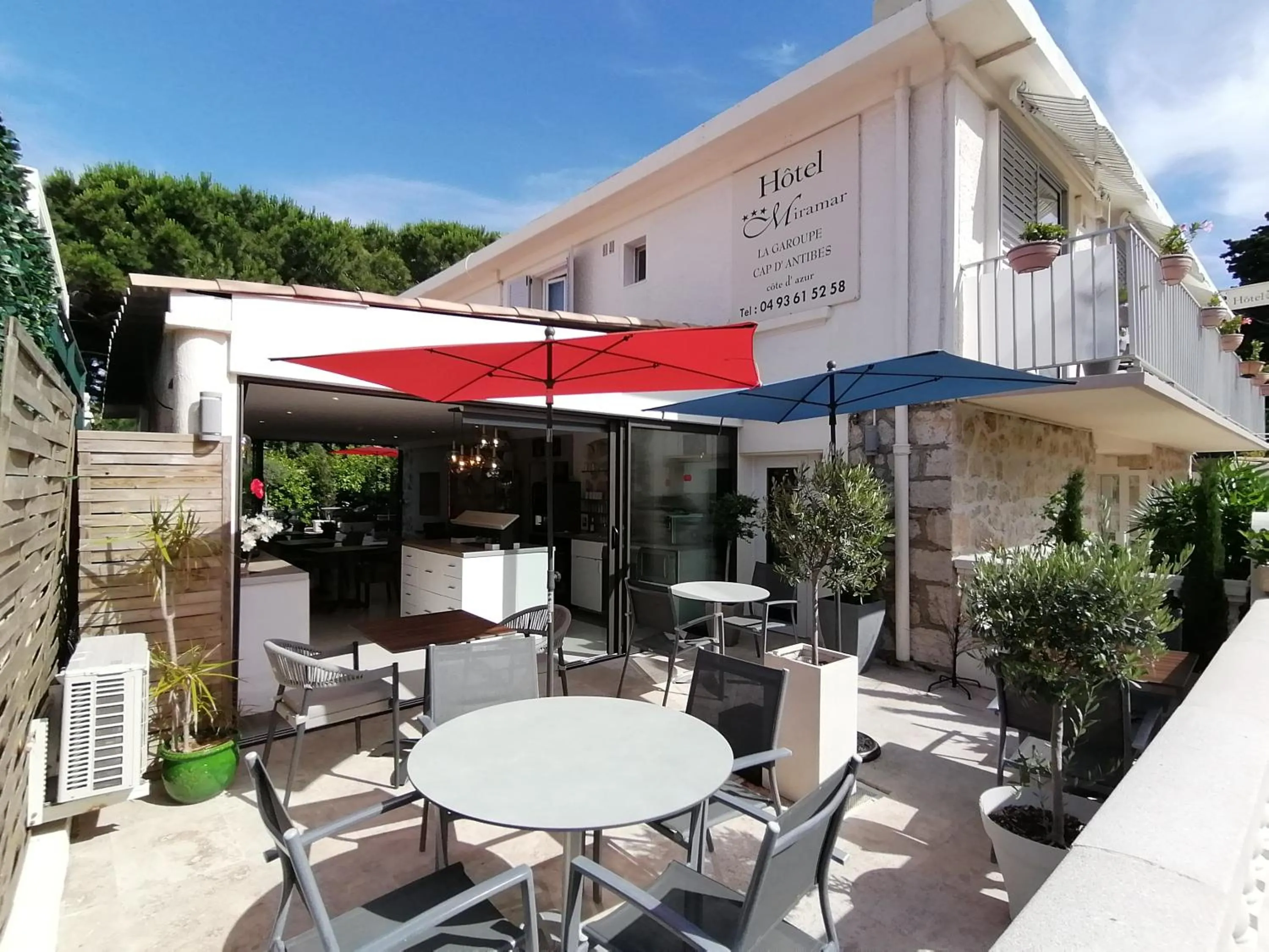 Patio in Hotel Miramar- Cap d'Antibes - La Garoupe plage