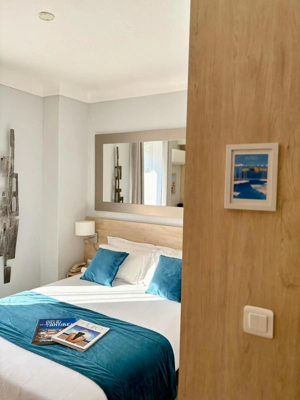 Bed in Hotel Miramar- Cap d'Antibes - La Garoupe plage