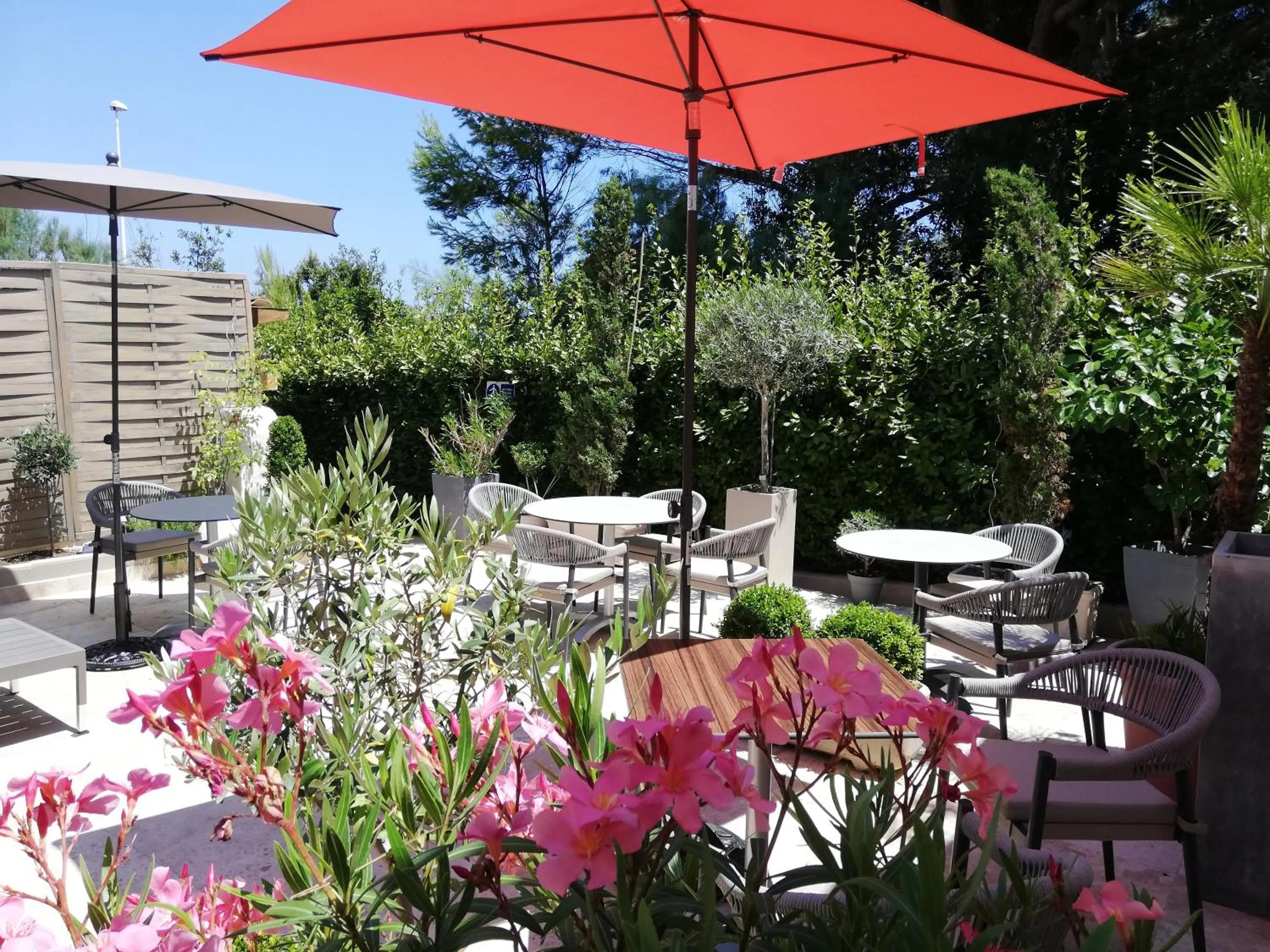 Staff in Hotel Miramar- Cap d'Antibes - La Garoupe plage