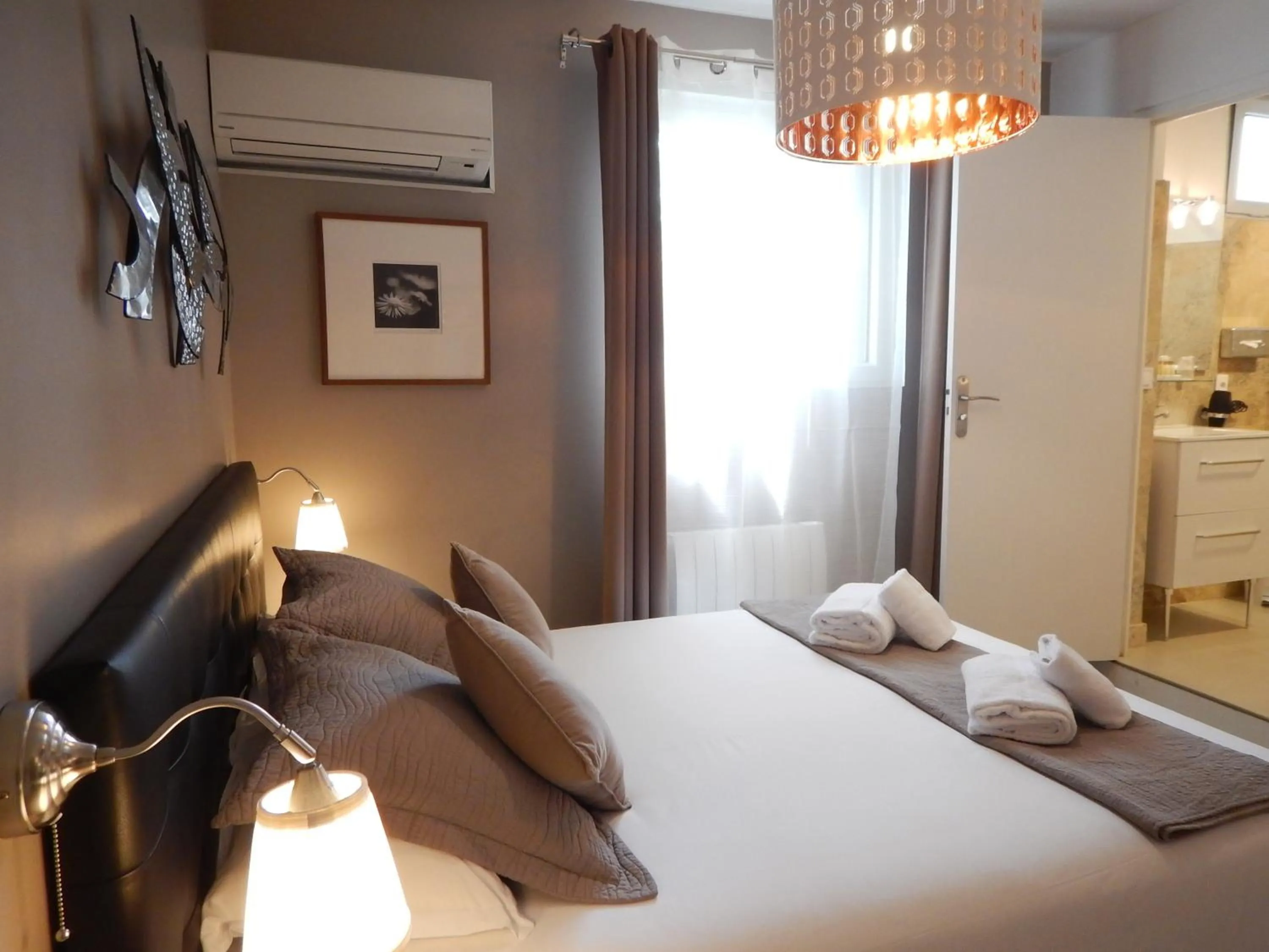 Restaurant/places to eat, Bed in Hotel Miramar- Cap d'Antibes - La Garoupe plage