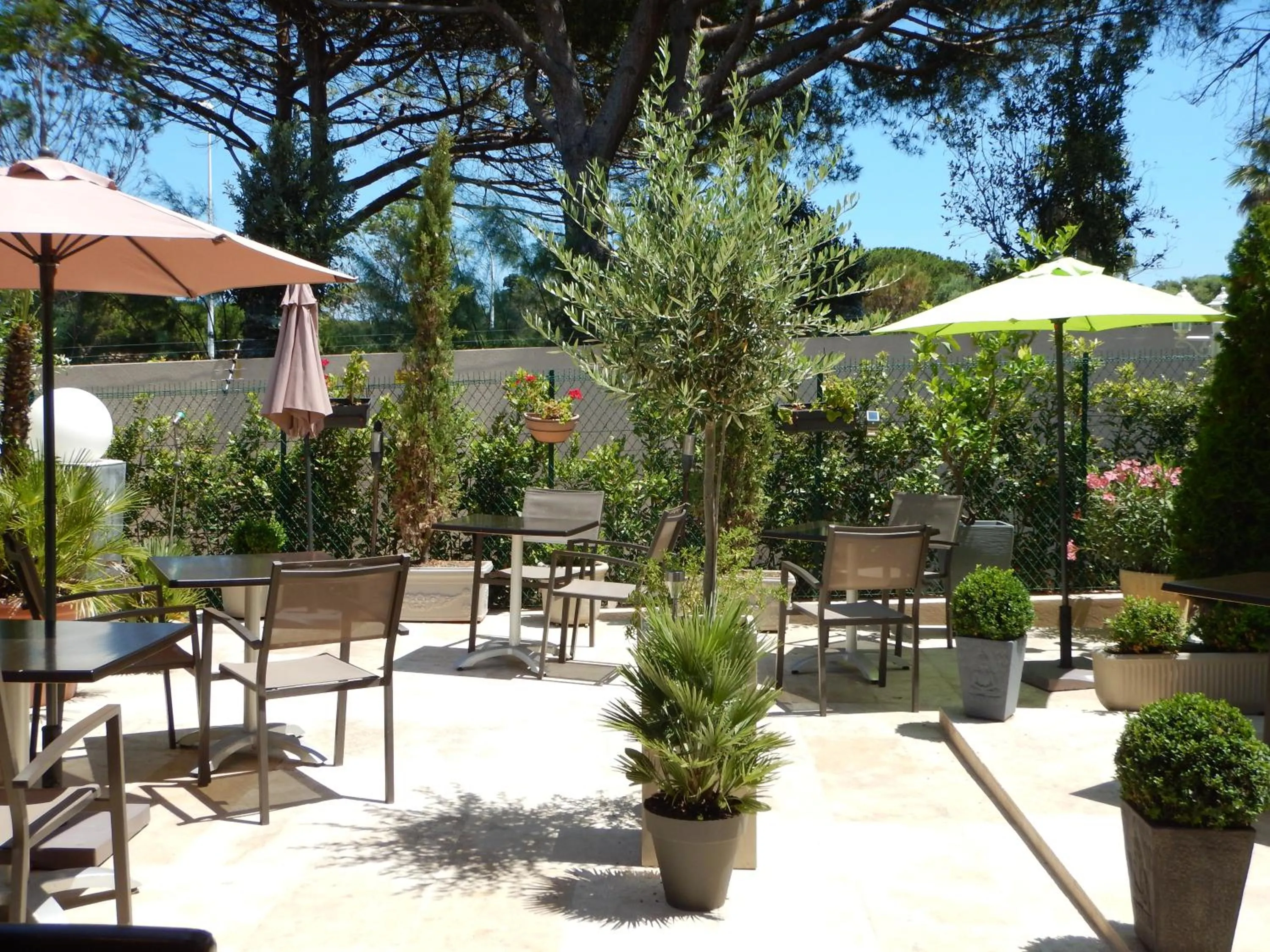 Patio in Hotel Miramar- Cap d'Antibes - La Garoupe plage