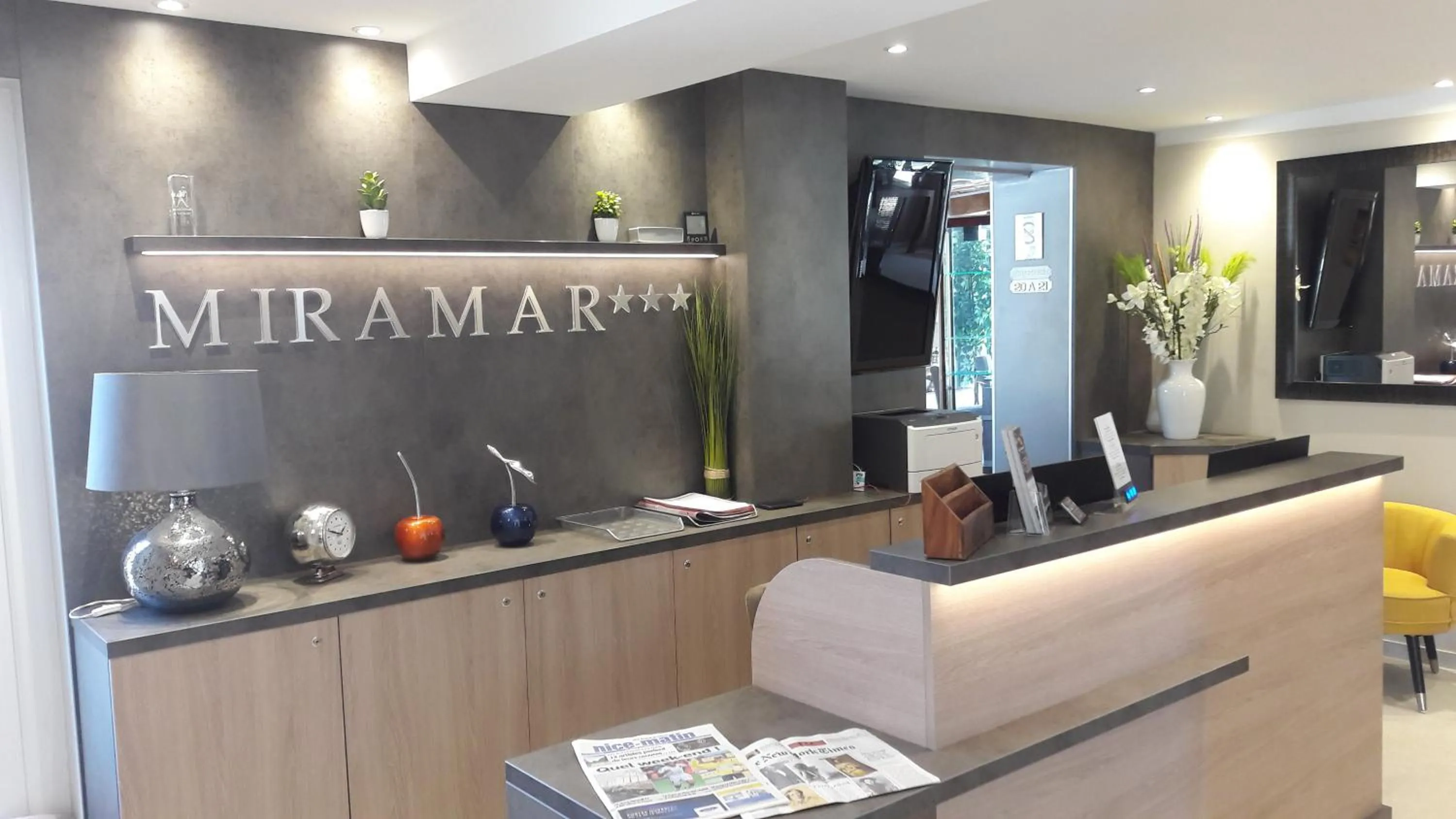 Facade/entrance in Hotel Miramar- Cap d'Antibes - La Garoupe plage