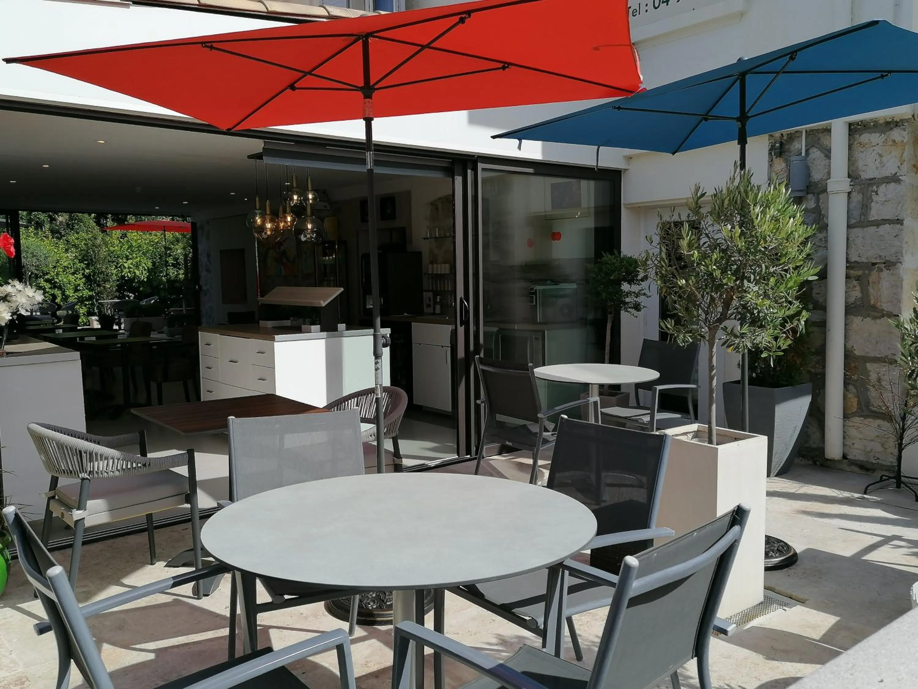 Patio in Hotel Miramar- Cap d'Antibes - La Garoupe plage