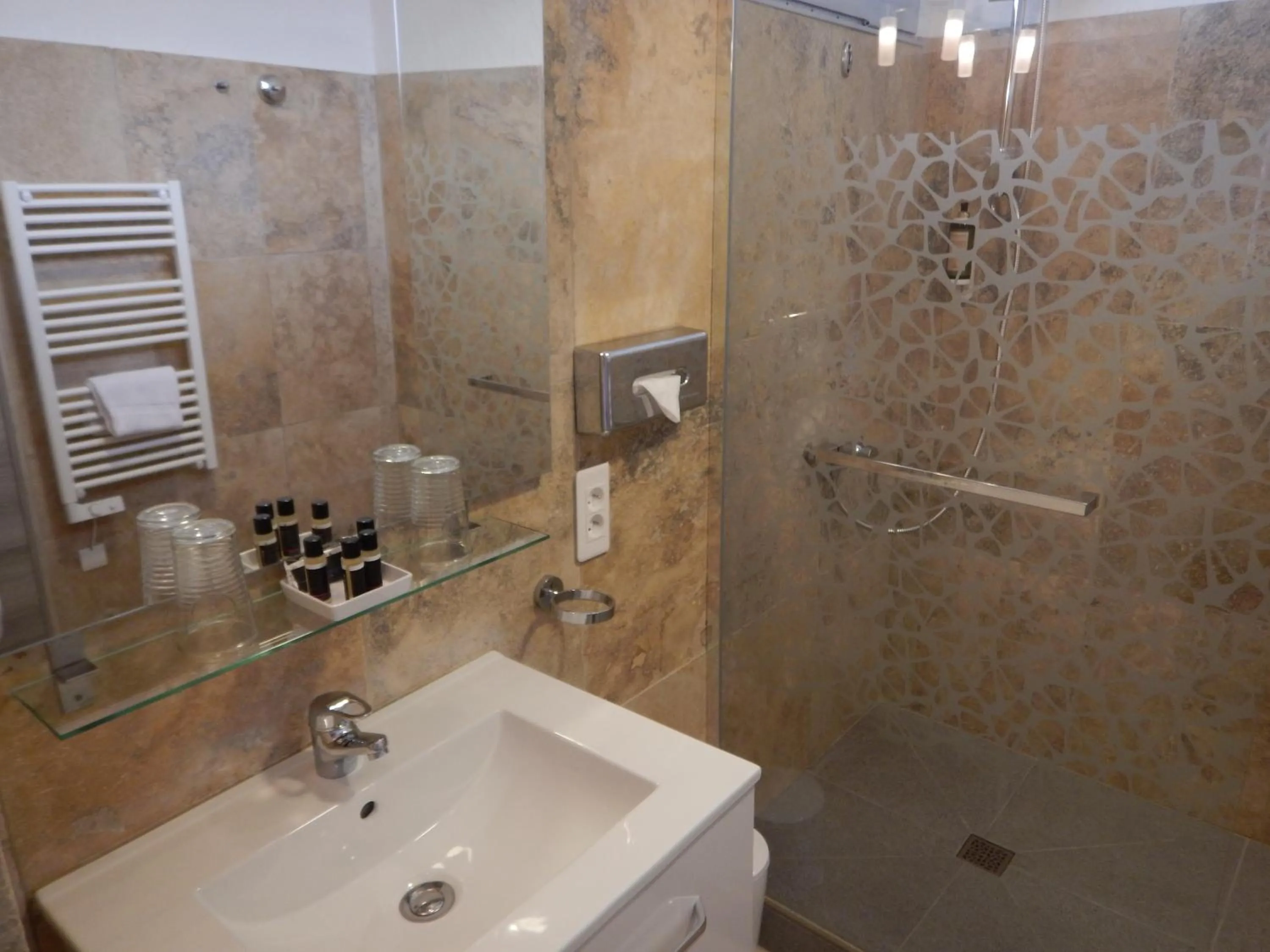 Bathroom in Hotel Miramar- Cap d'Antibes - La Garoupe plage
