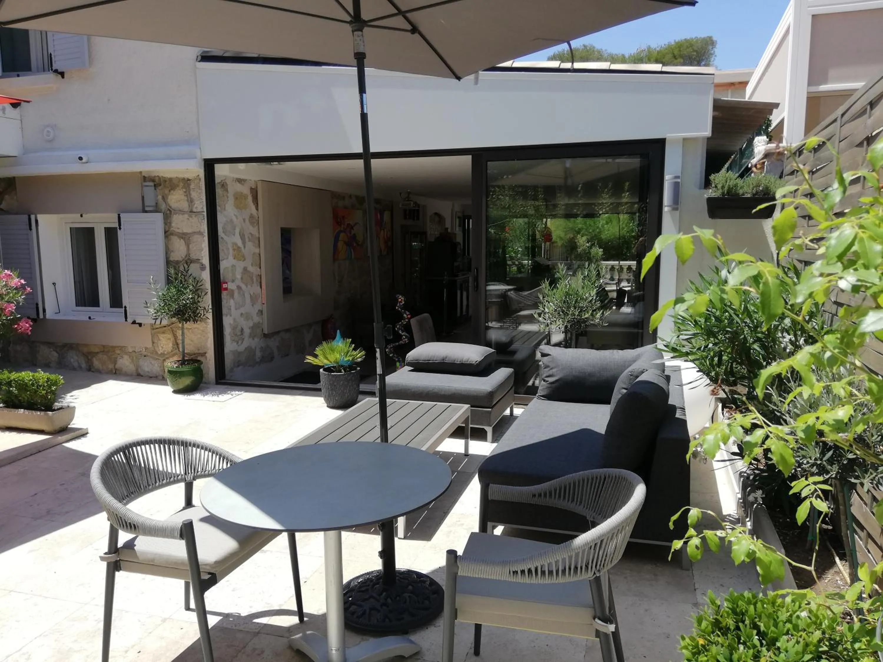 Nearby landmark in Hotel Miramar- Cap d'Antibes - La Garoupe plage