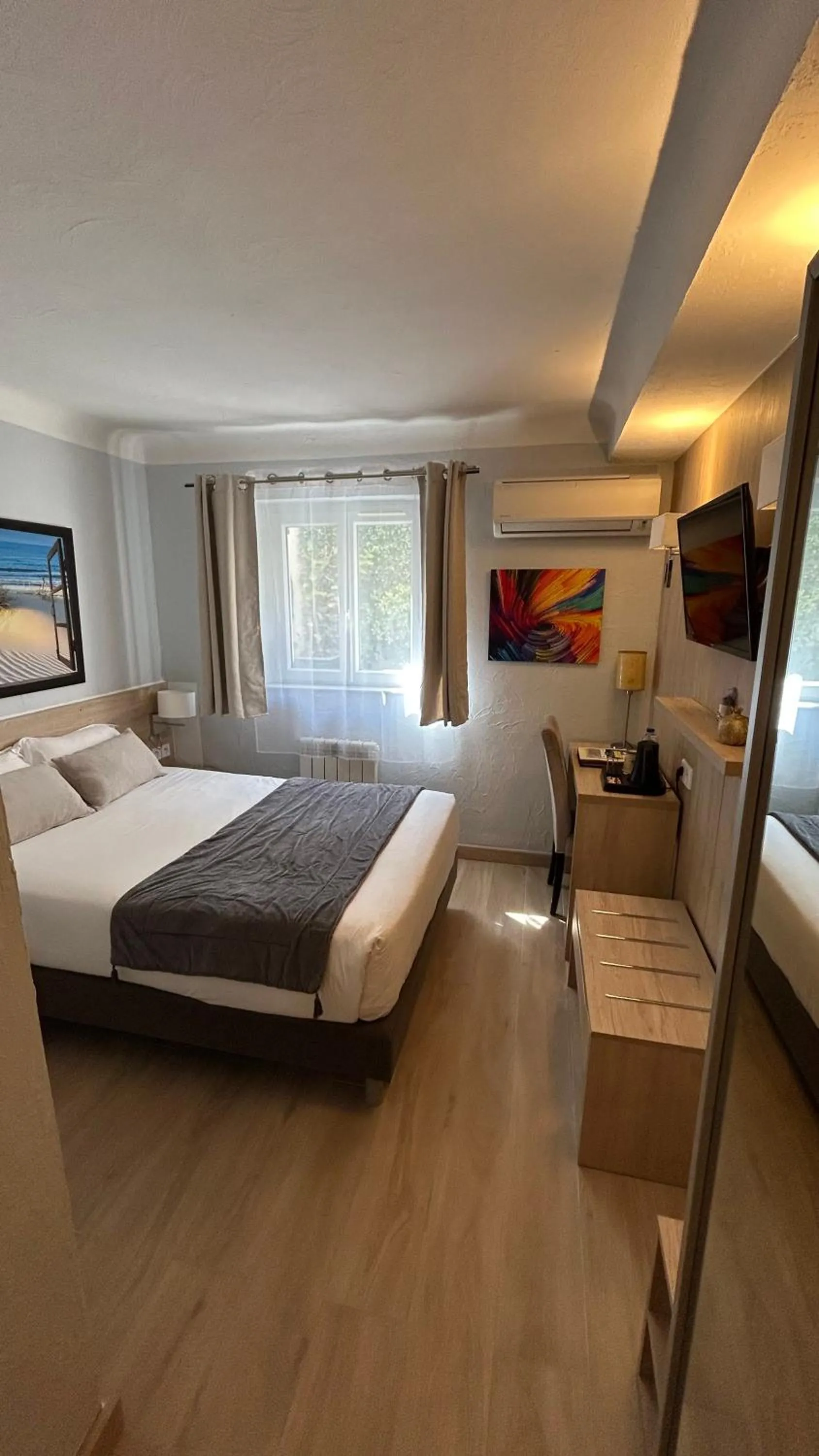 Bed in Hotel Miramar- Cap d'Antibes - La Garoupe plage