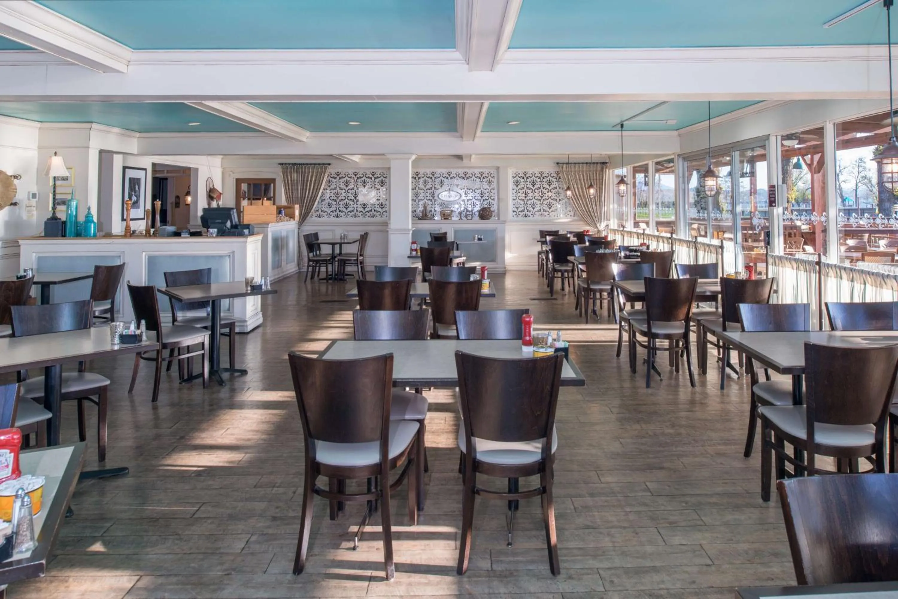 Restaurant/places to eat in Best Western Edgewater Resort