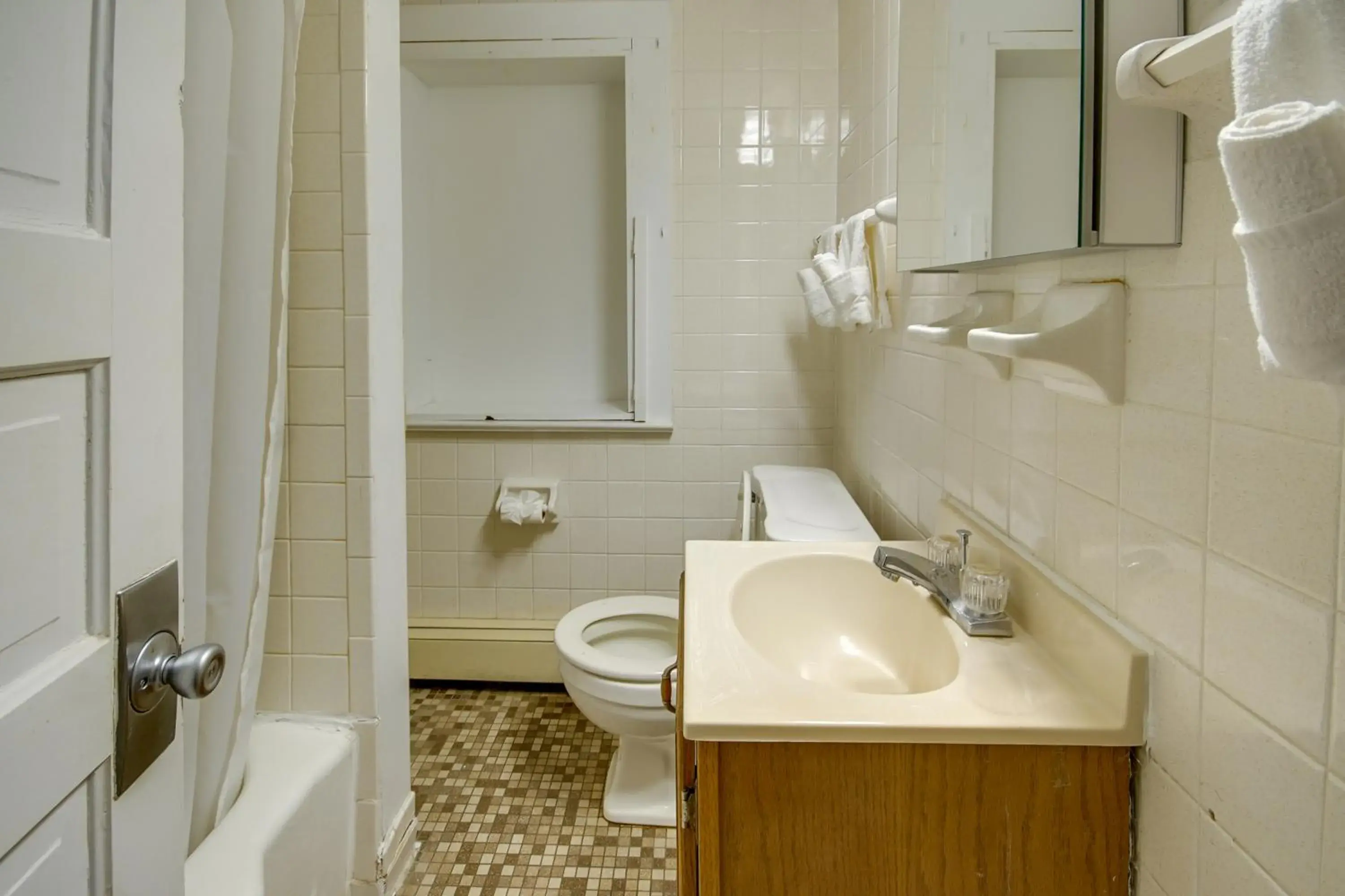 Three-Bedroom Apartment in Majestic Hotel & Apartments Three-Bedroom Apartment in Majestic Hotel & Apartments