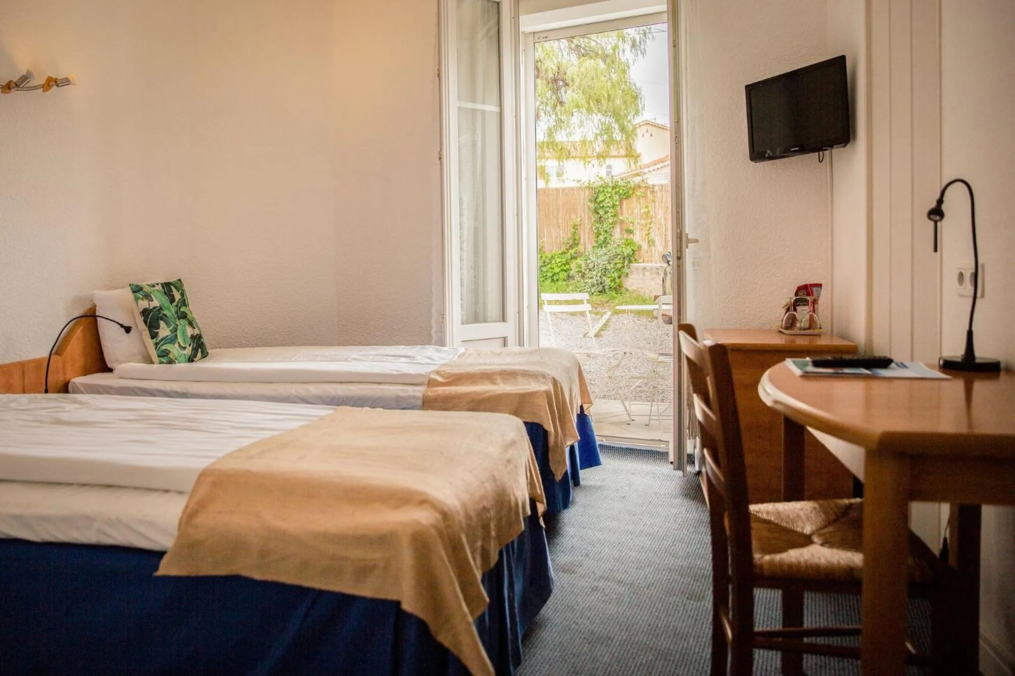 Balcony/Terrace, Bed in Hôtel Du Soleil