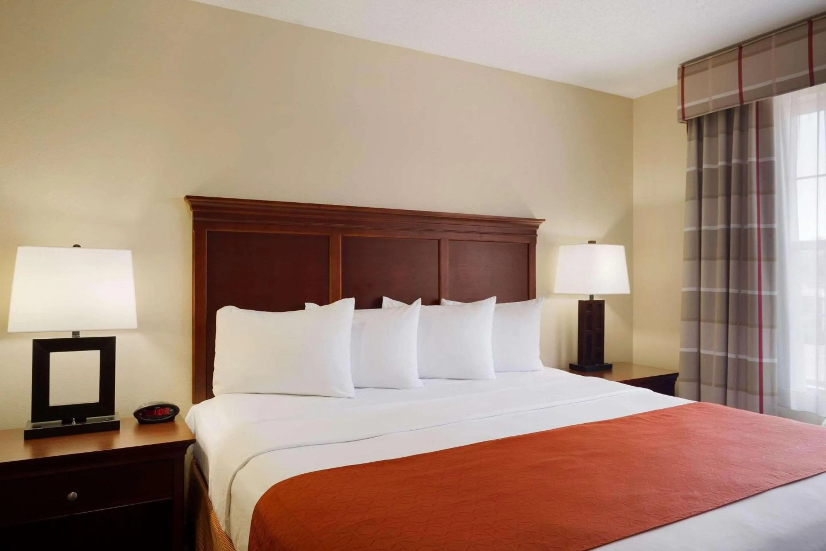 Bedroom, Bed in Country Inn & Suites by Radisson, Macedonia, OH