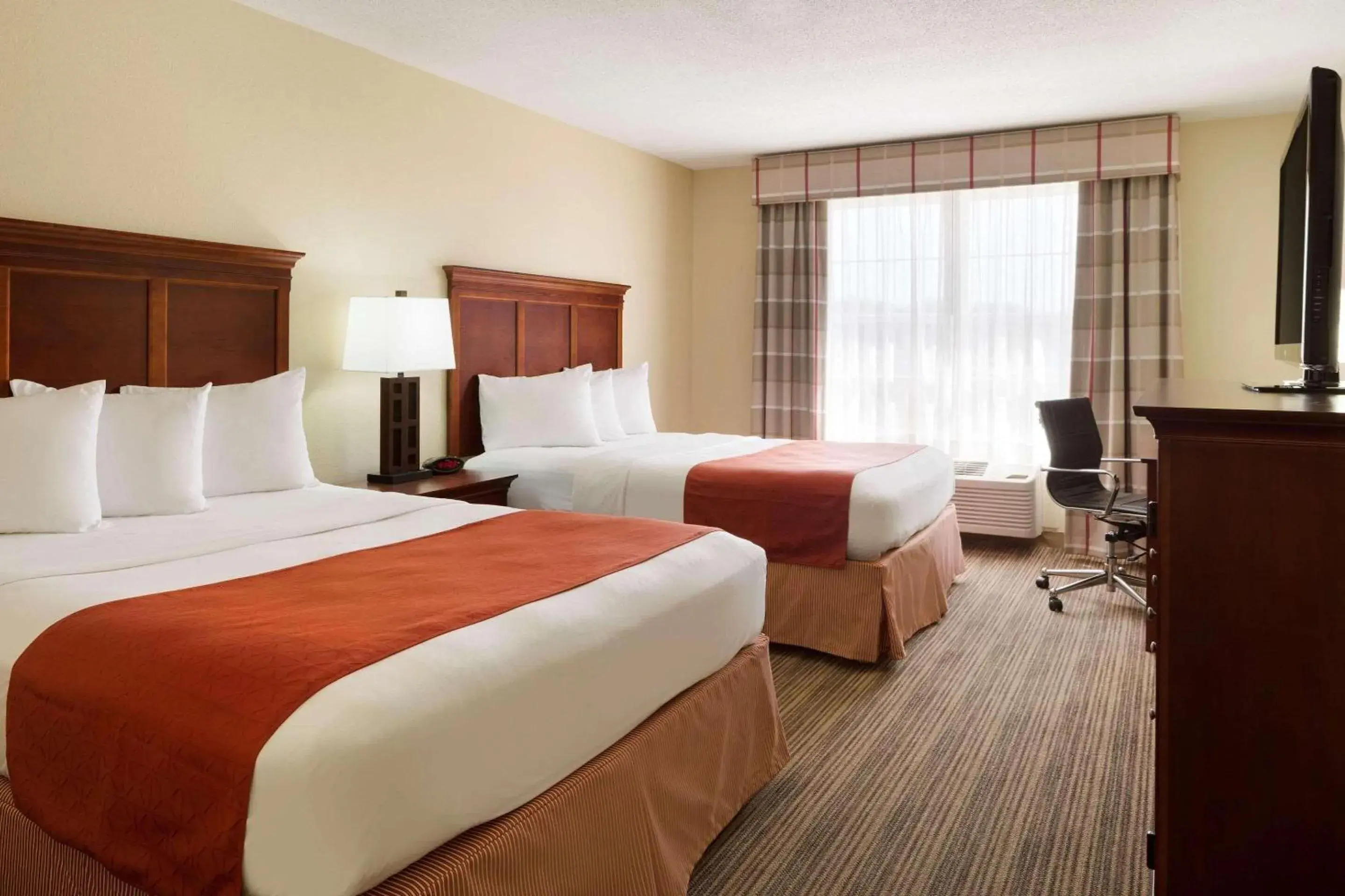 Bedroom, Bed in Country Inn & Suites by Radisson, Macedonia, OH Bedroom, Bed in Country Inn & Suites by Radisson, Macedonia, OH