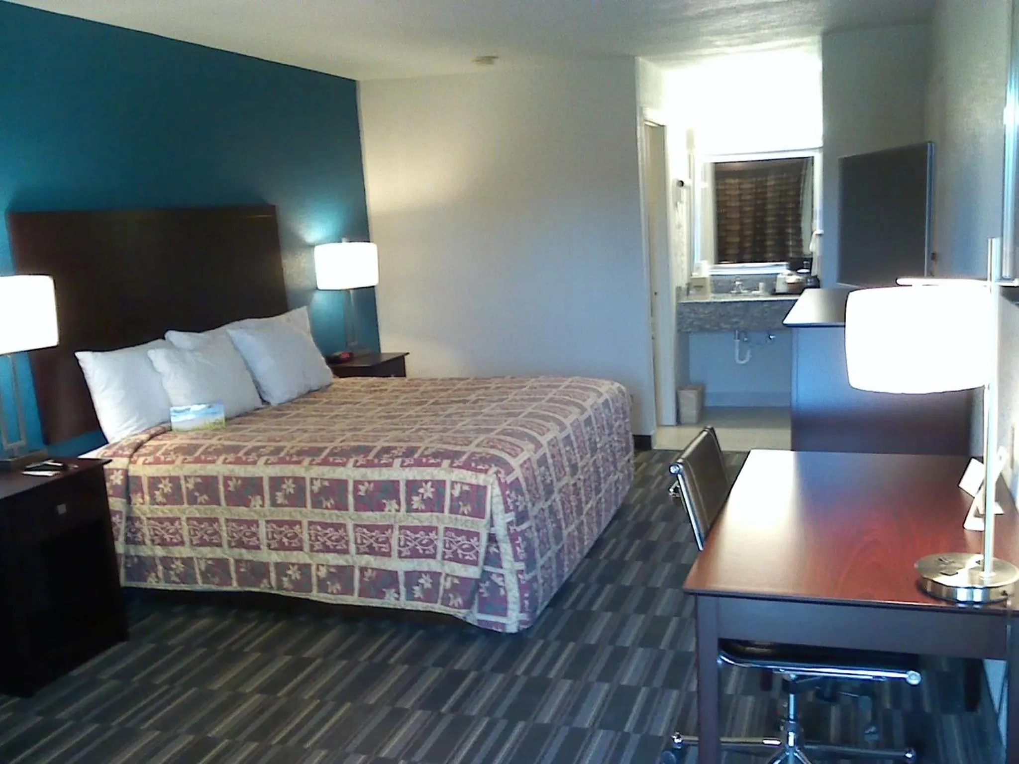 Photo of the whole room, Bed in Days Inn by Wyndham Snyder